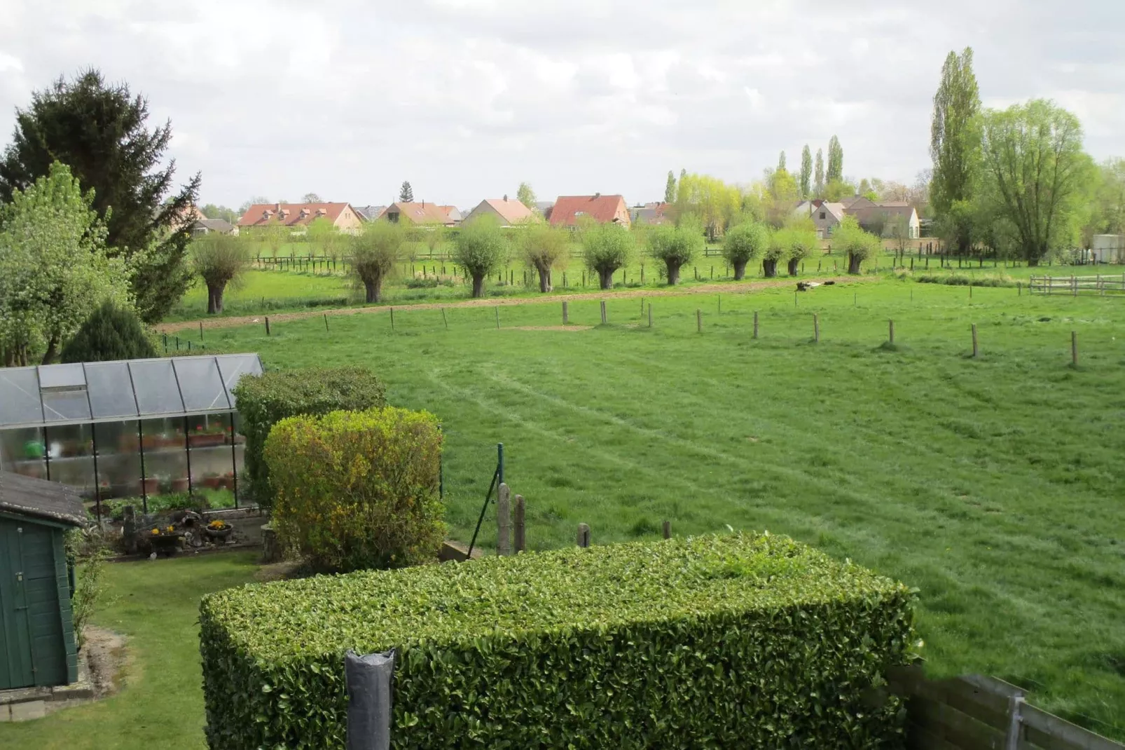 't Bloemenhof-Vue d'été