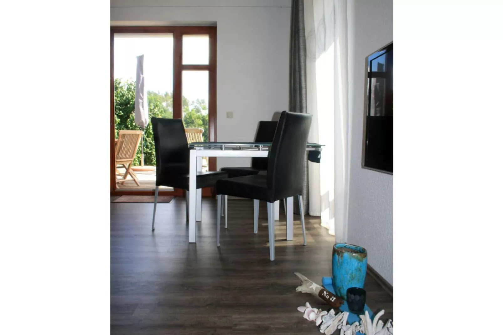 67880-Living room