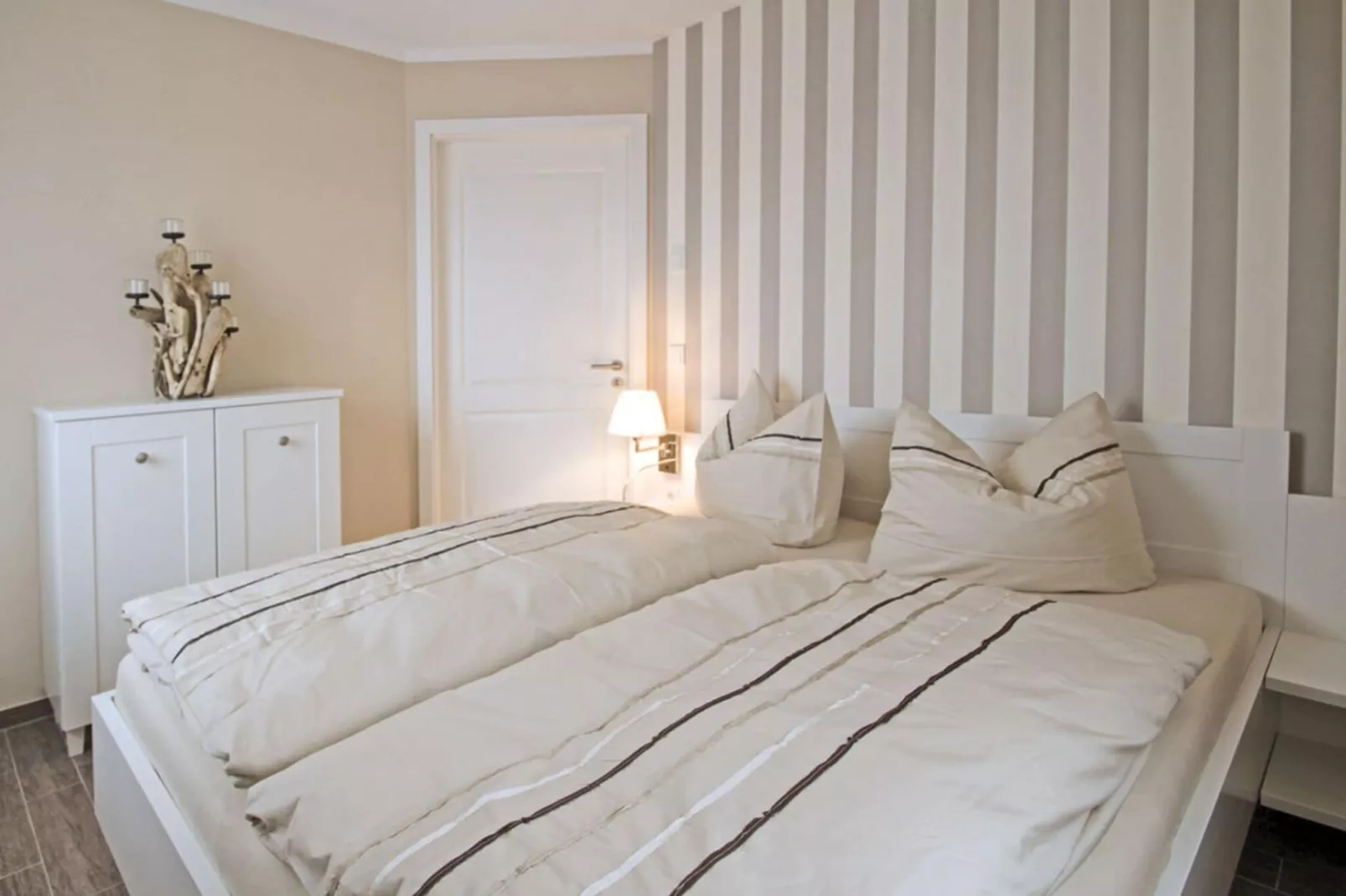 65421-Bedroom