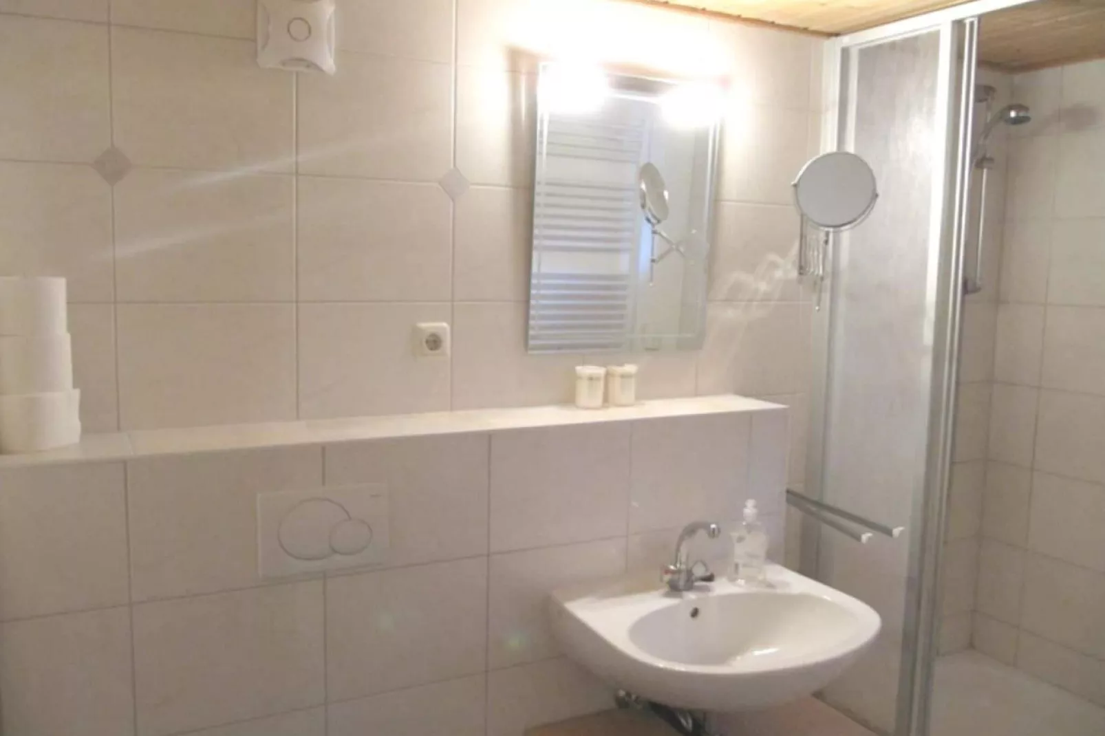 76711-Bathroom