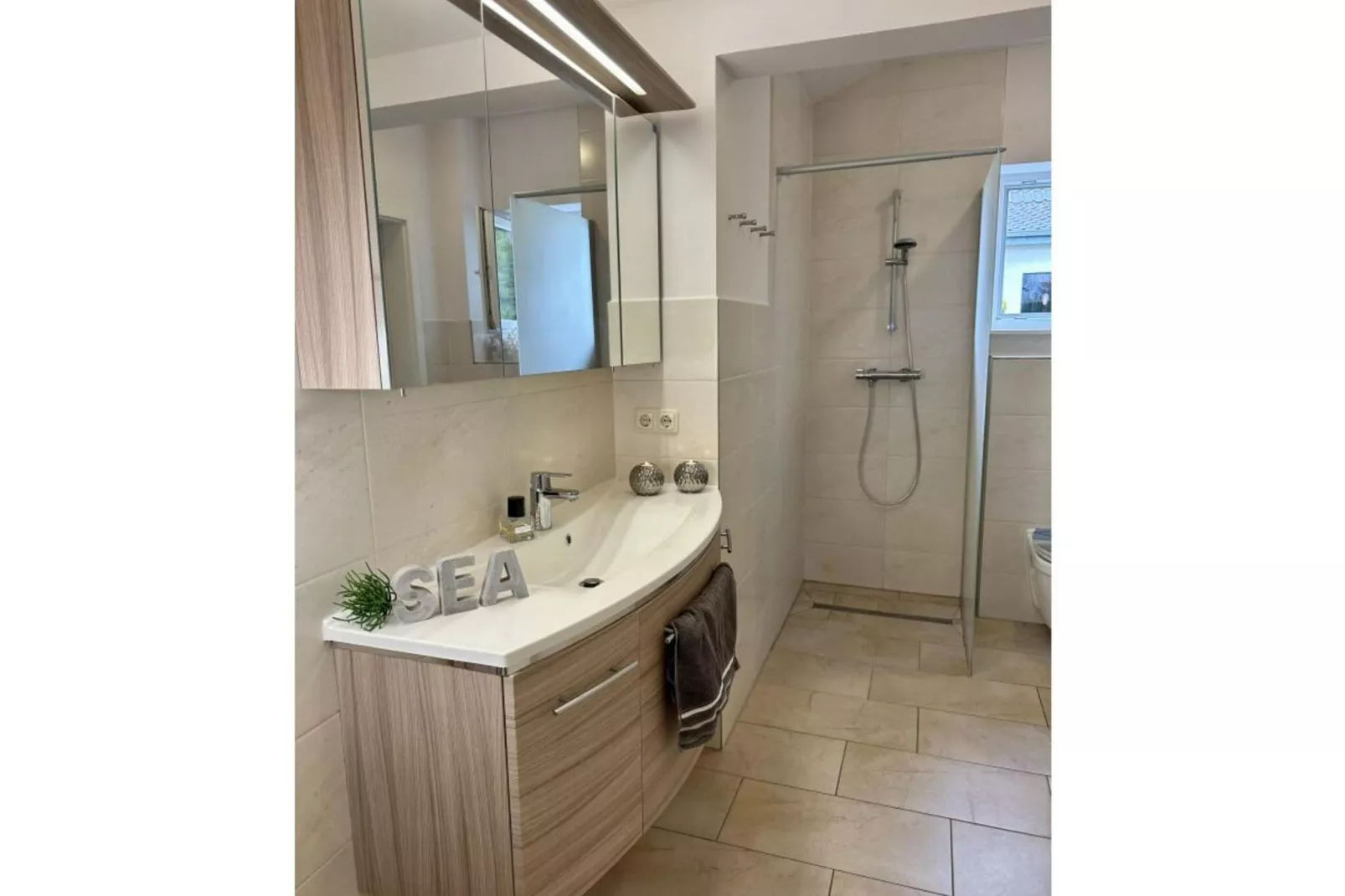 70885-Bathroom