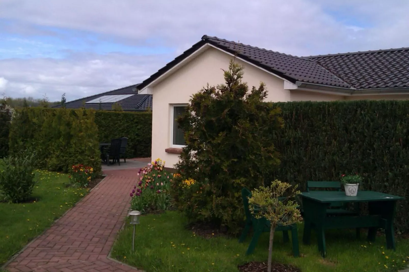 70885-Gardens summer