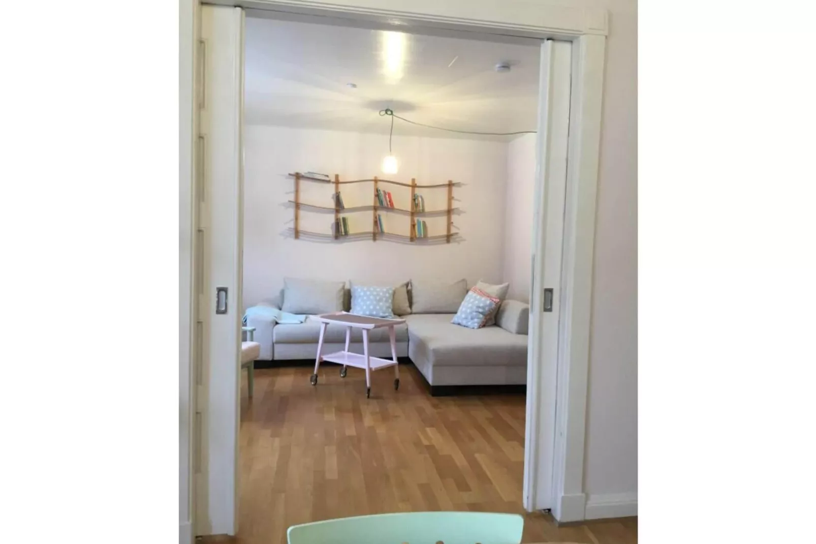99830-Living room