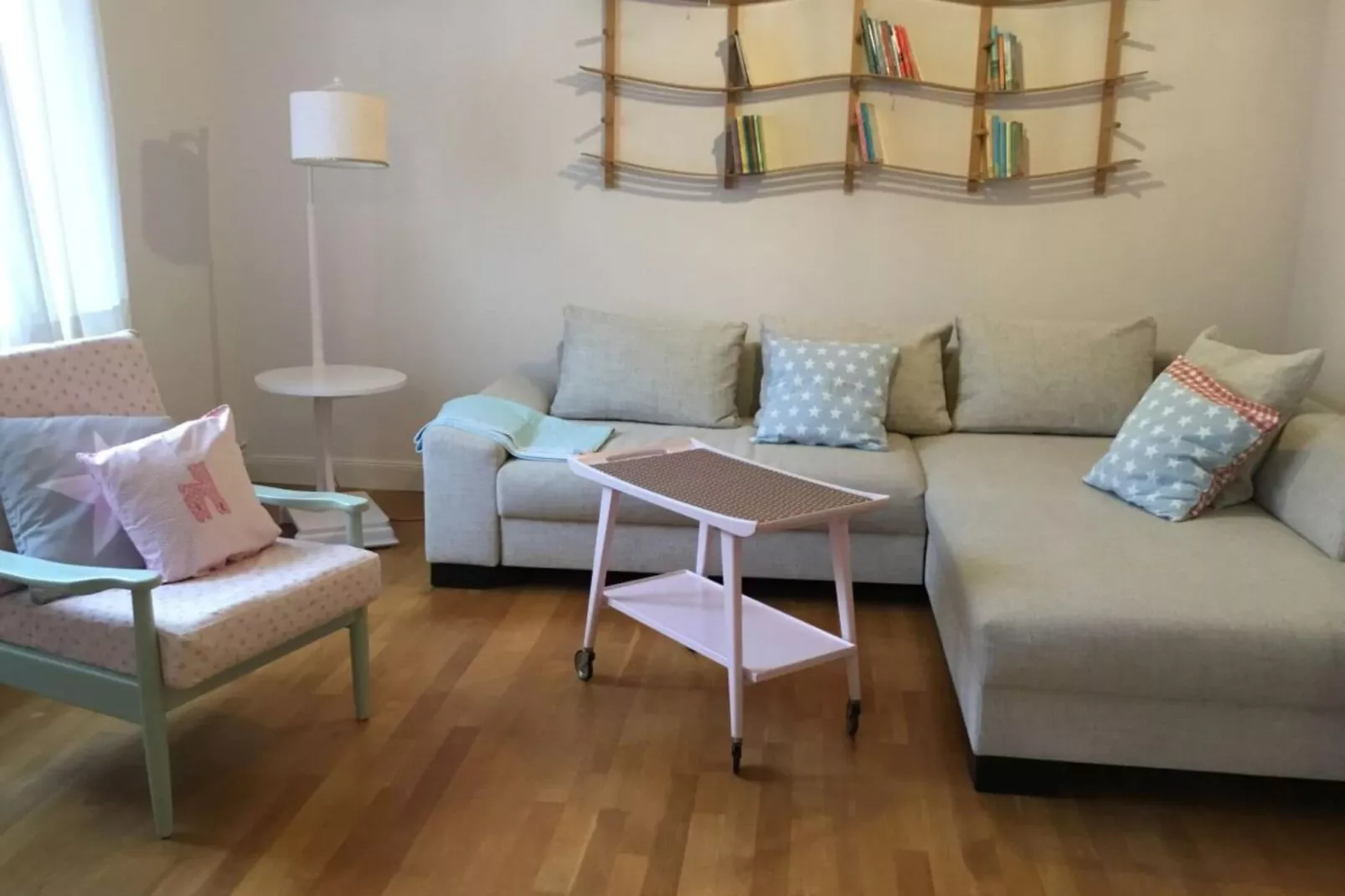 99830-Living room