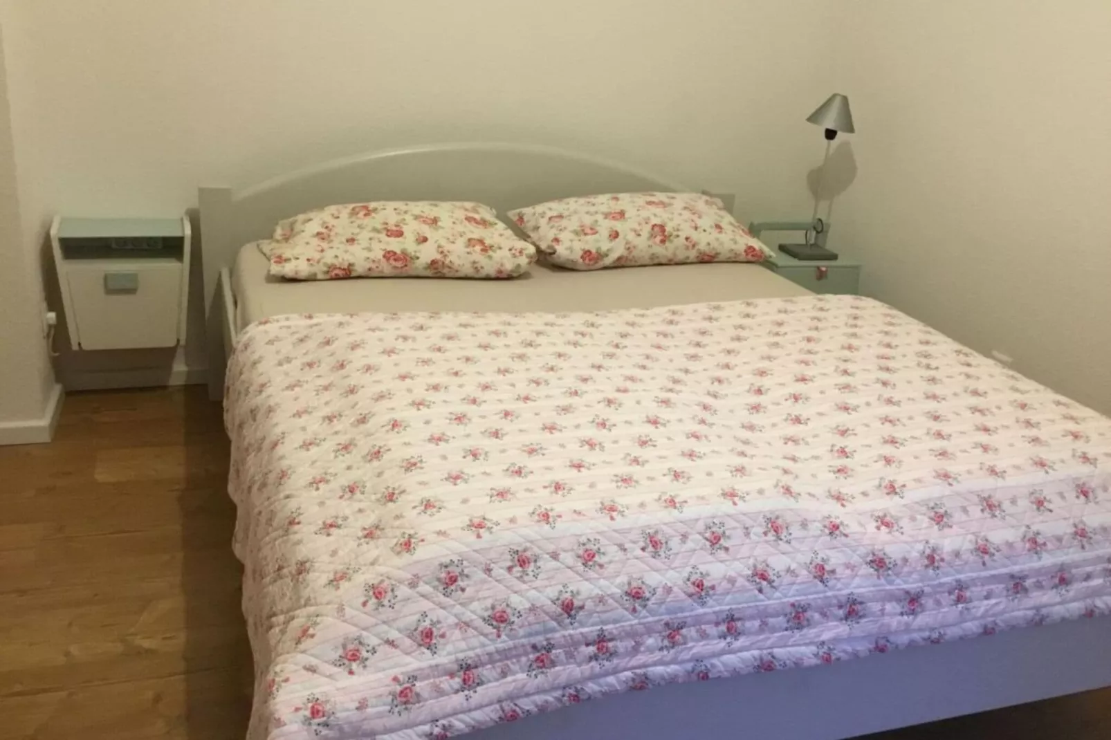 99830-Bedroom