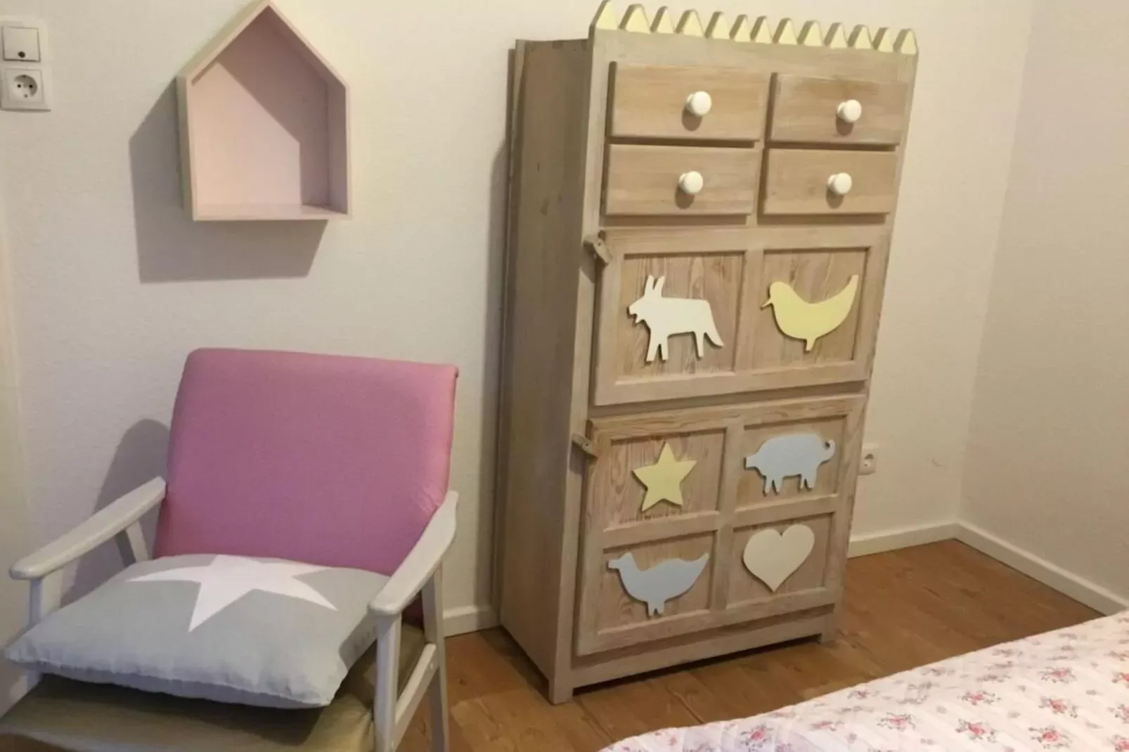 99830-Bedroom