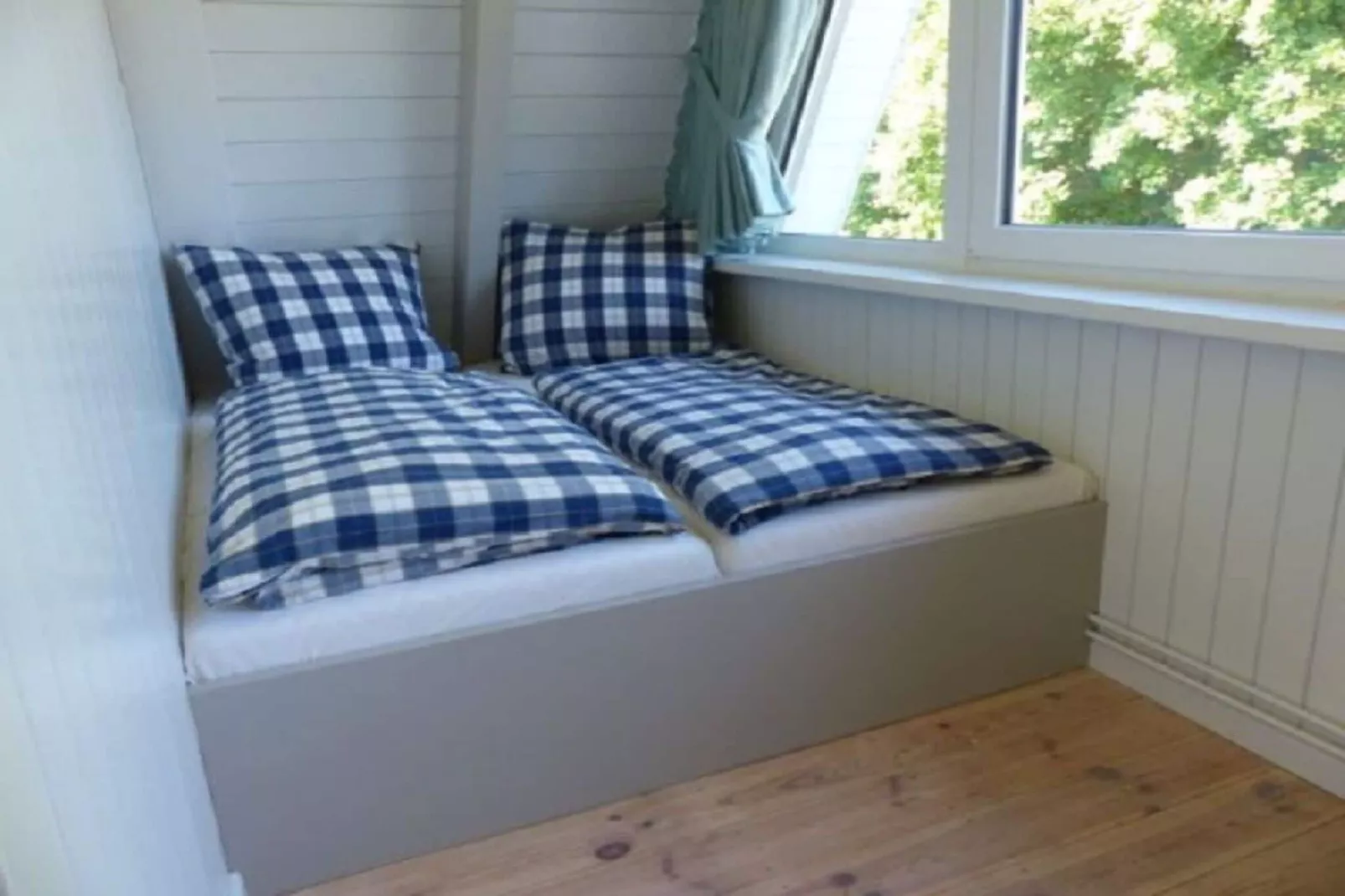 80633-Bedroom
