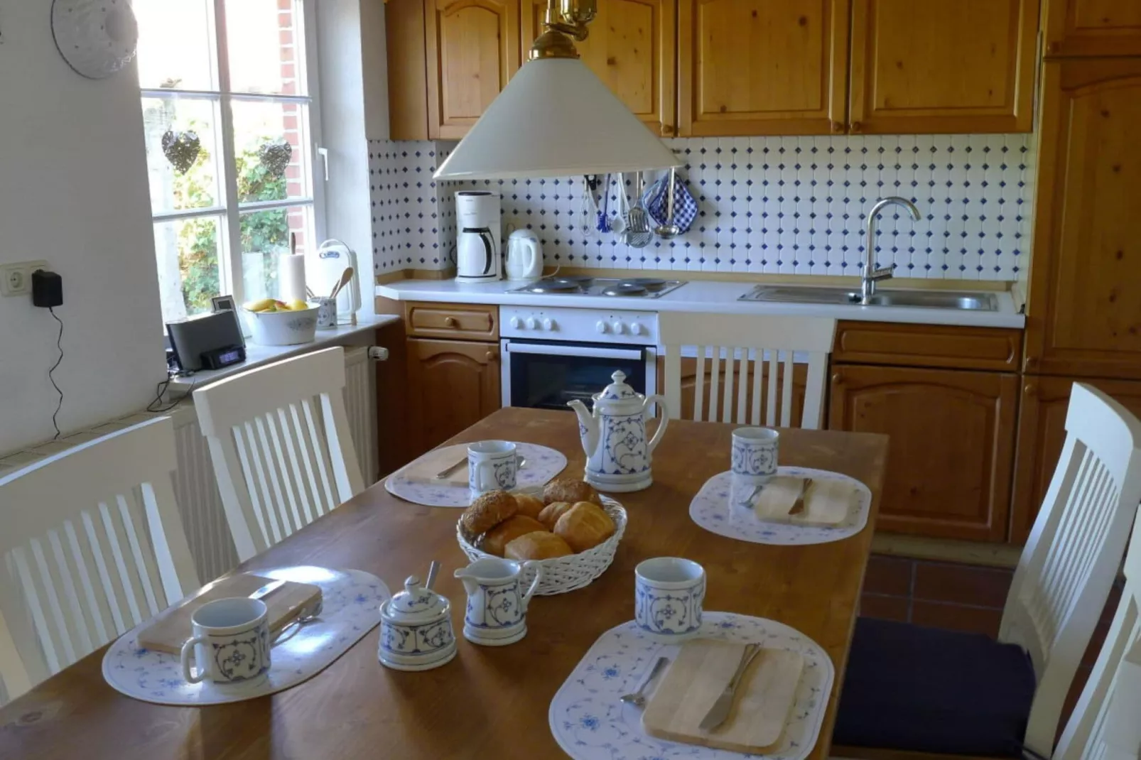 97922-Dining room