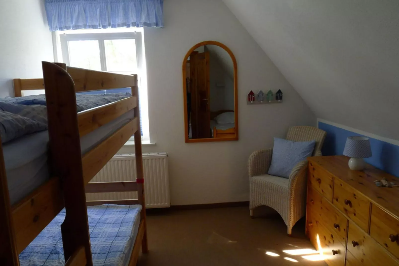 97922-Bedroom