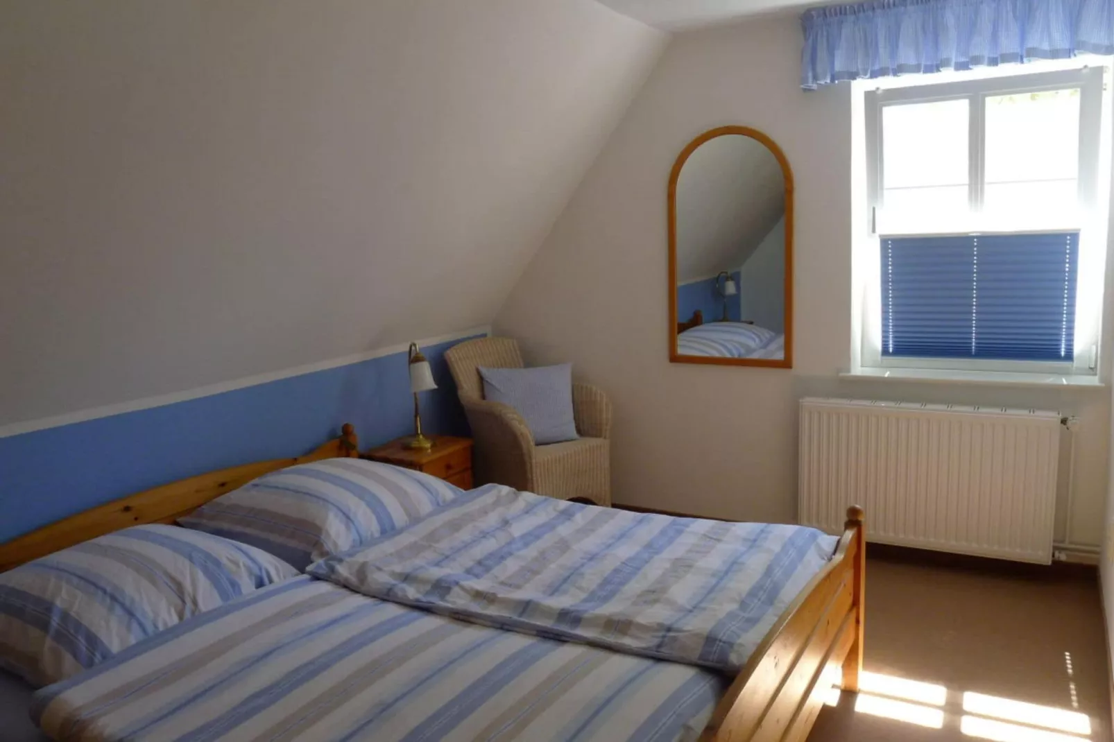 97922-Bedroom