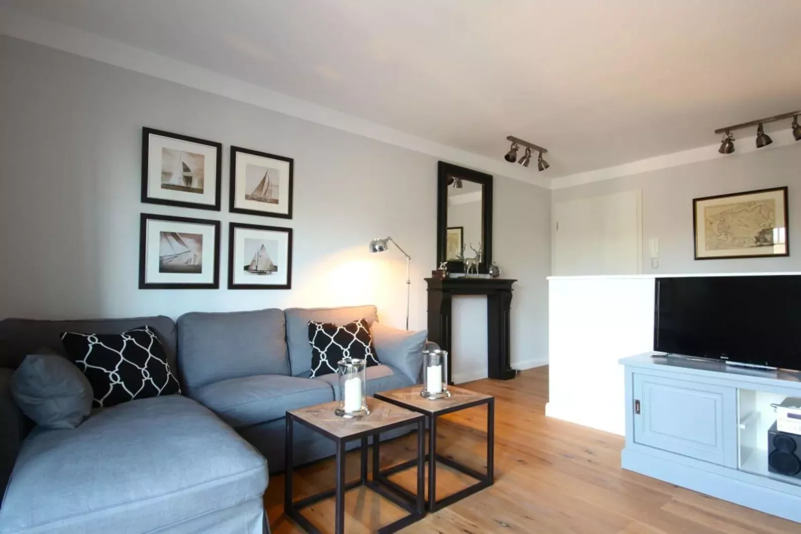 77033-Living room