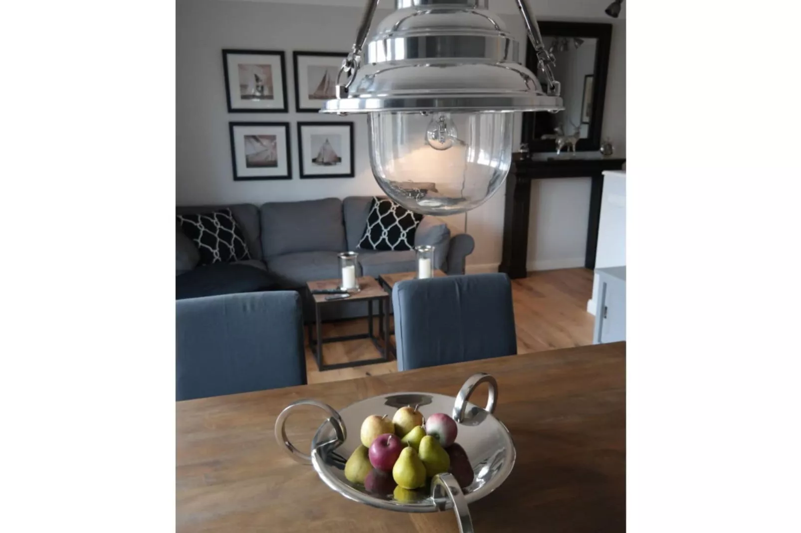 77033-Living room
