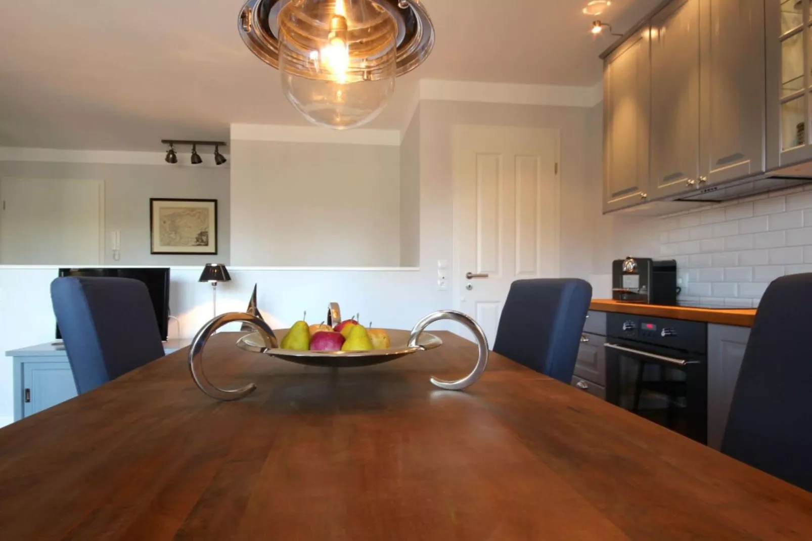 77033-Dining room