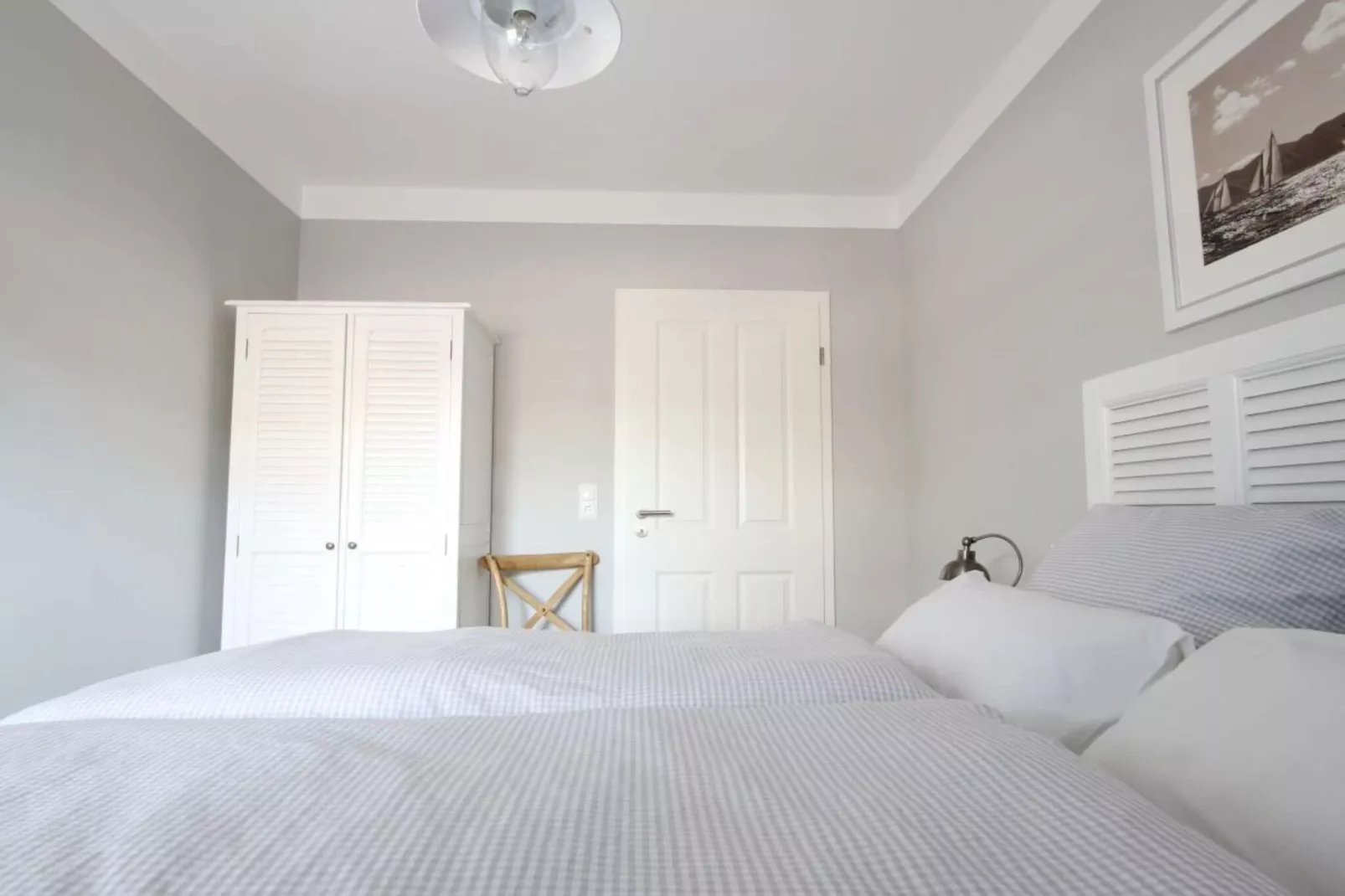 77033-Bedroom
