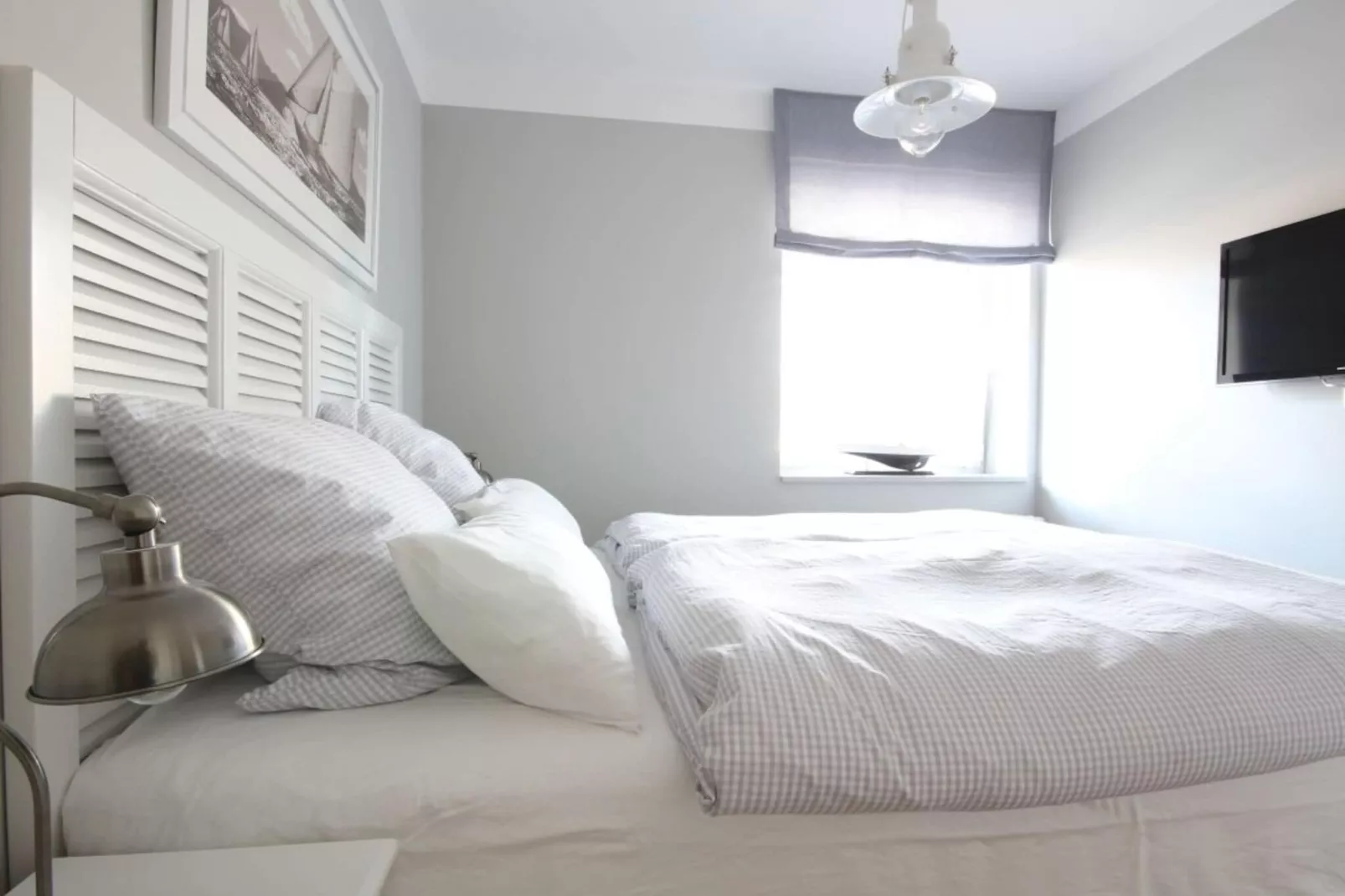 77033-Bedroom