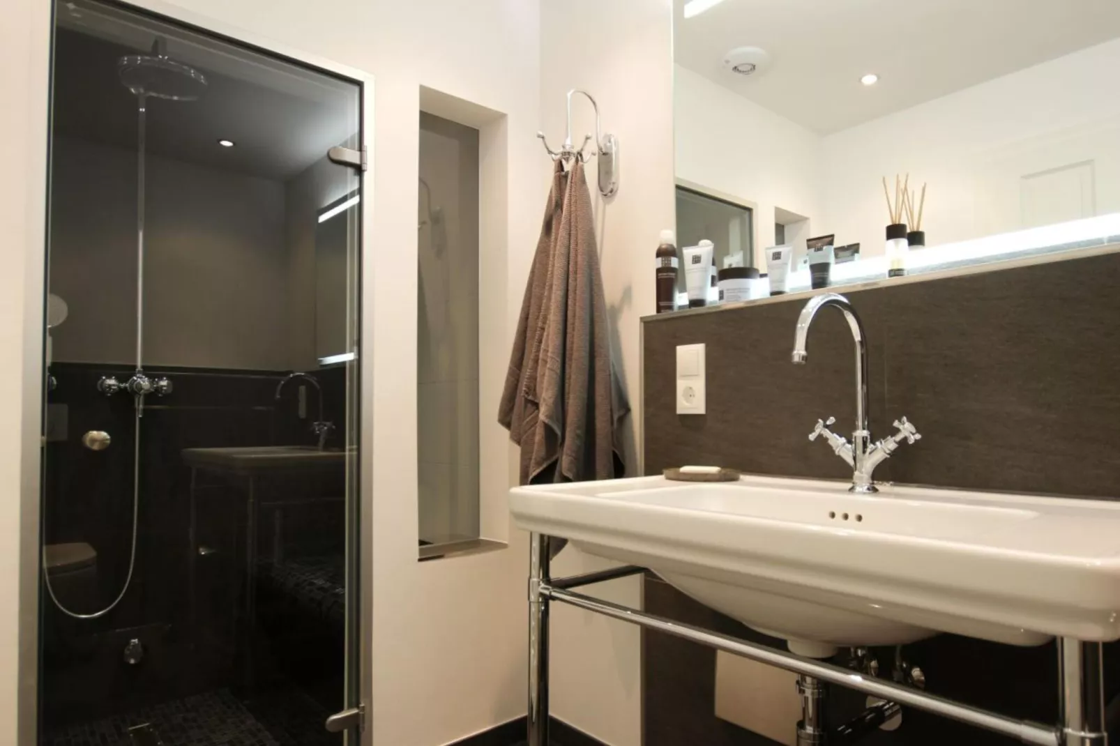 77033-Bathroom
