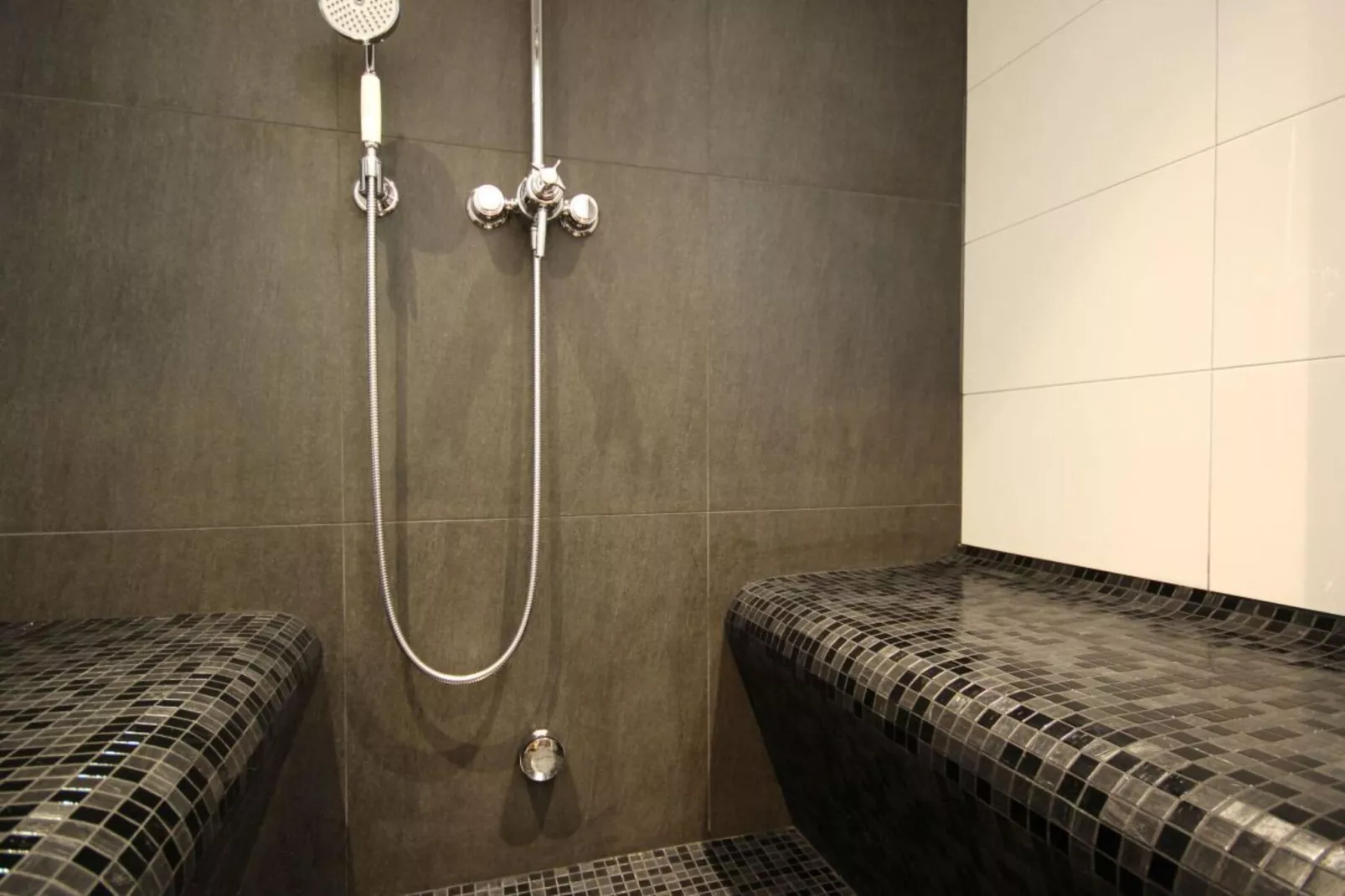 77033-Bathroom