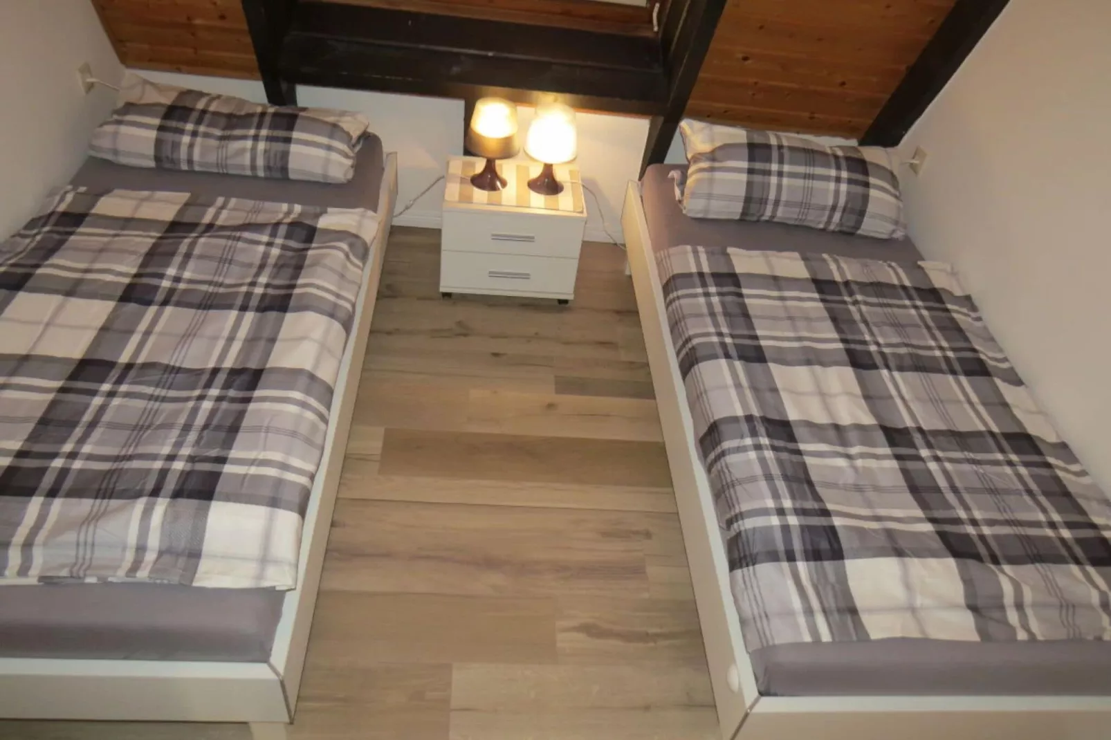 102672-Bedroom