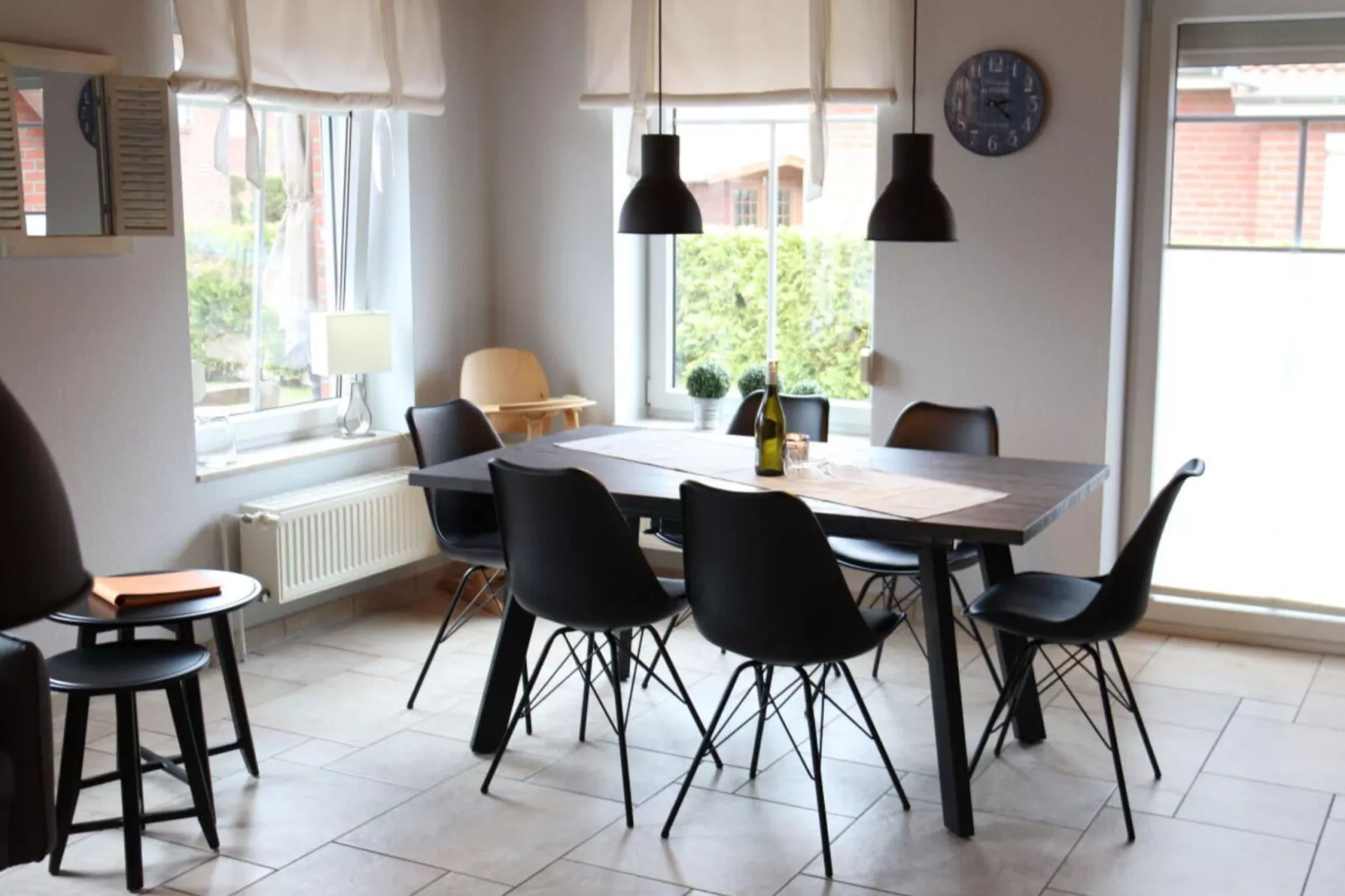 65126-Dining room