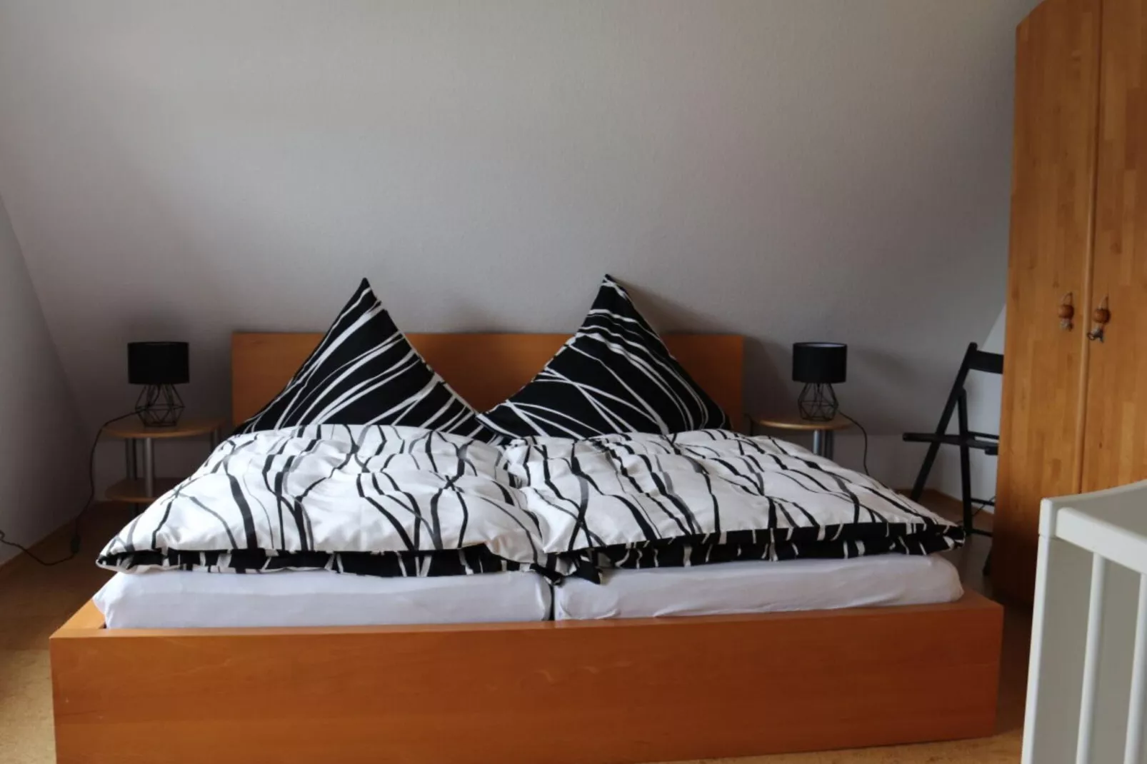 65126-Bedroom