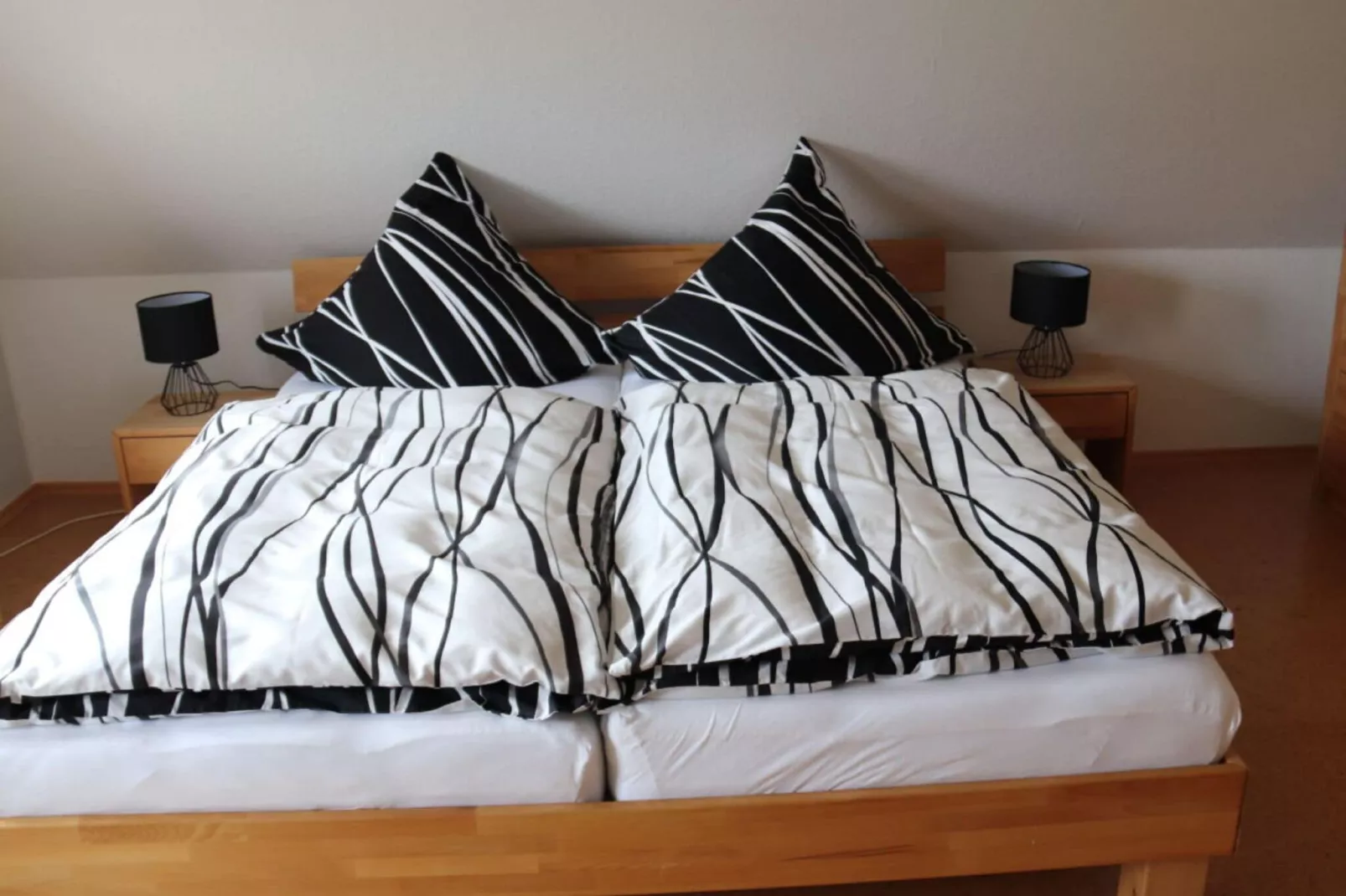 65126-Bedroom