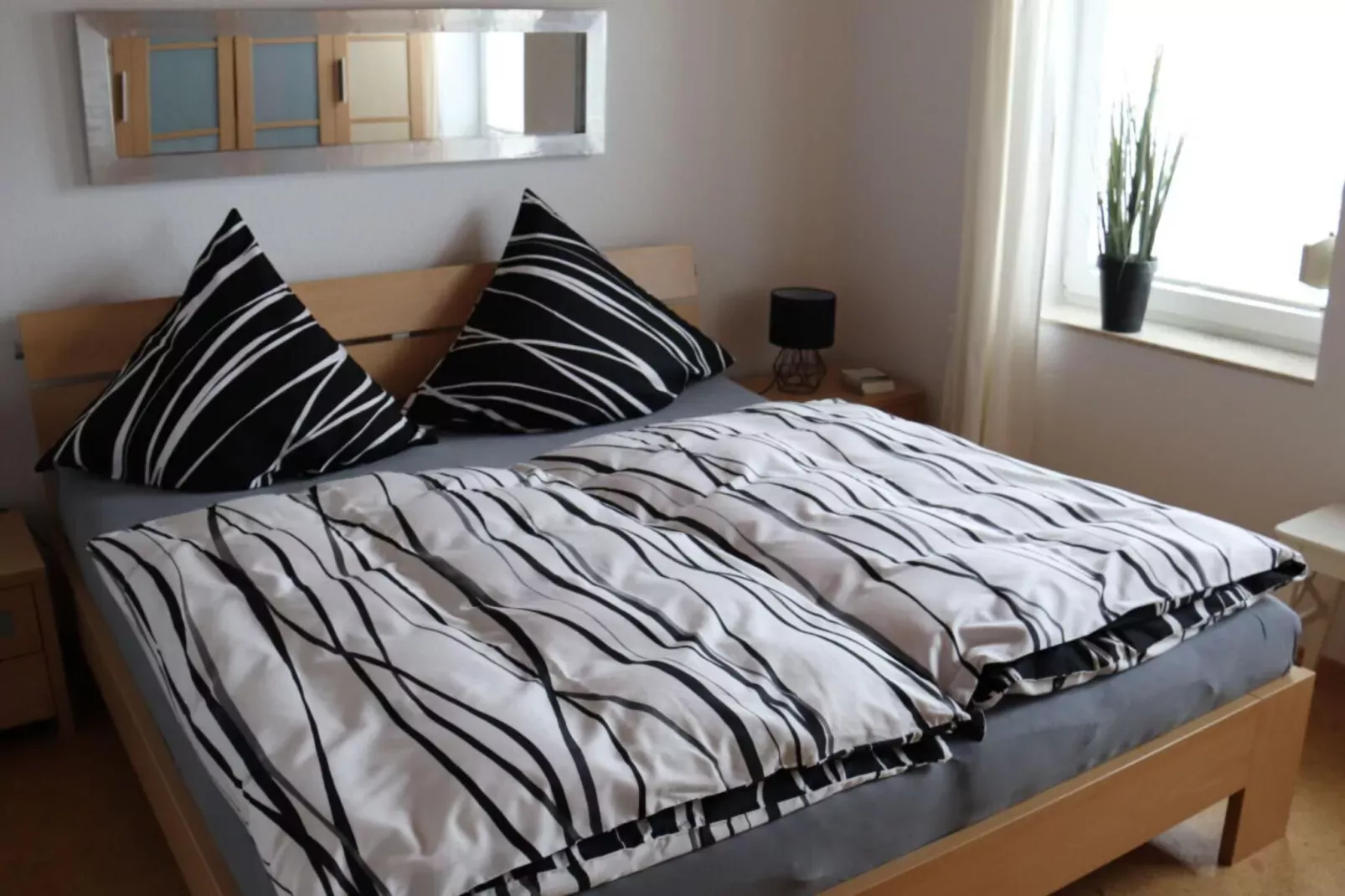 65126-Bedroom