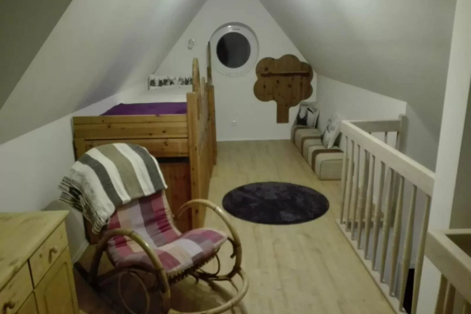 199206-Bedroom