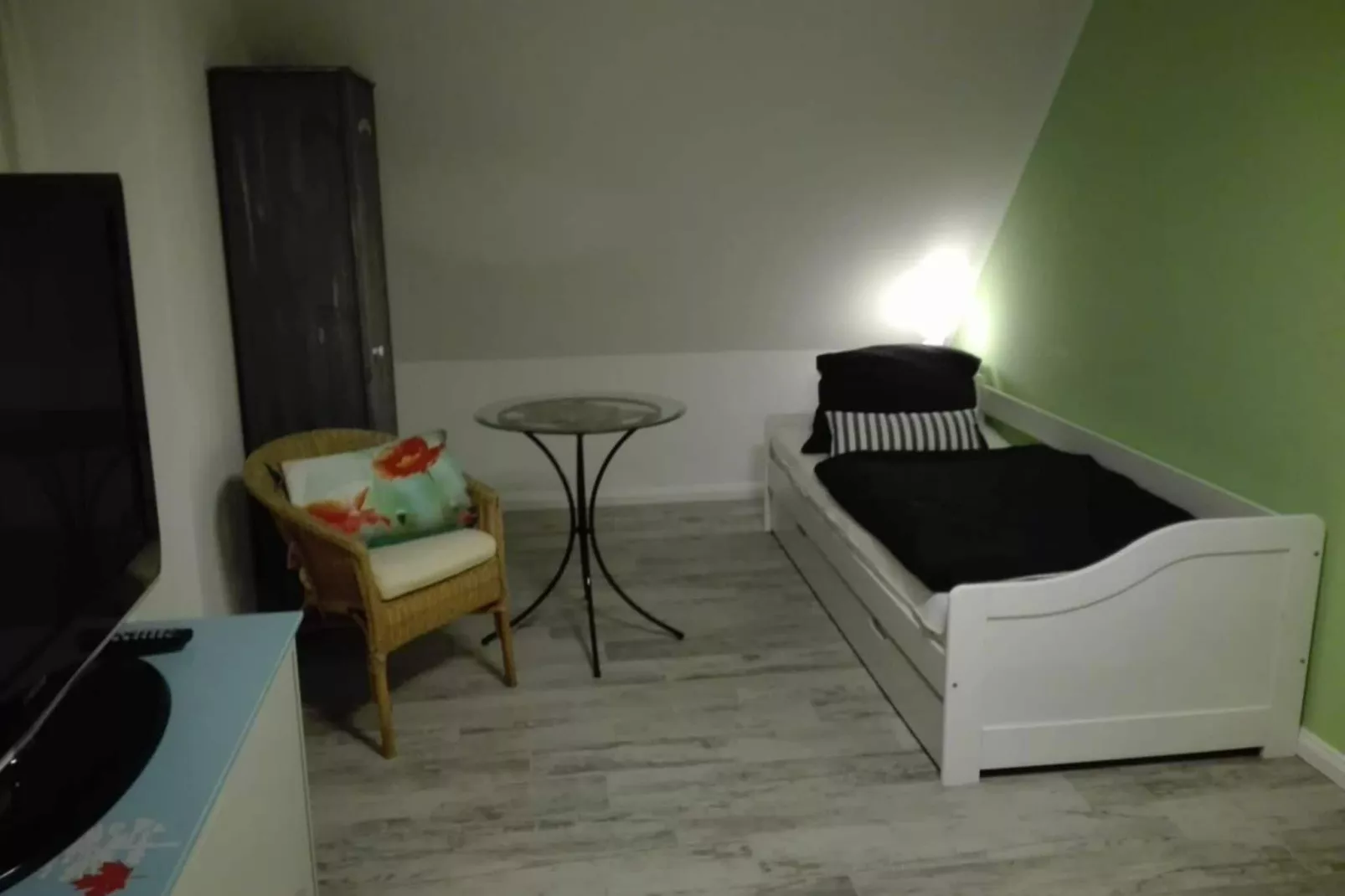 199206-Bedroom