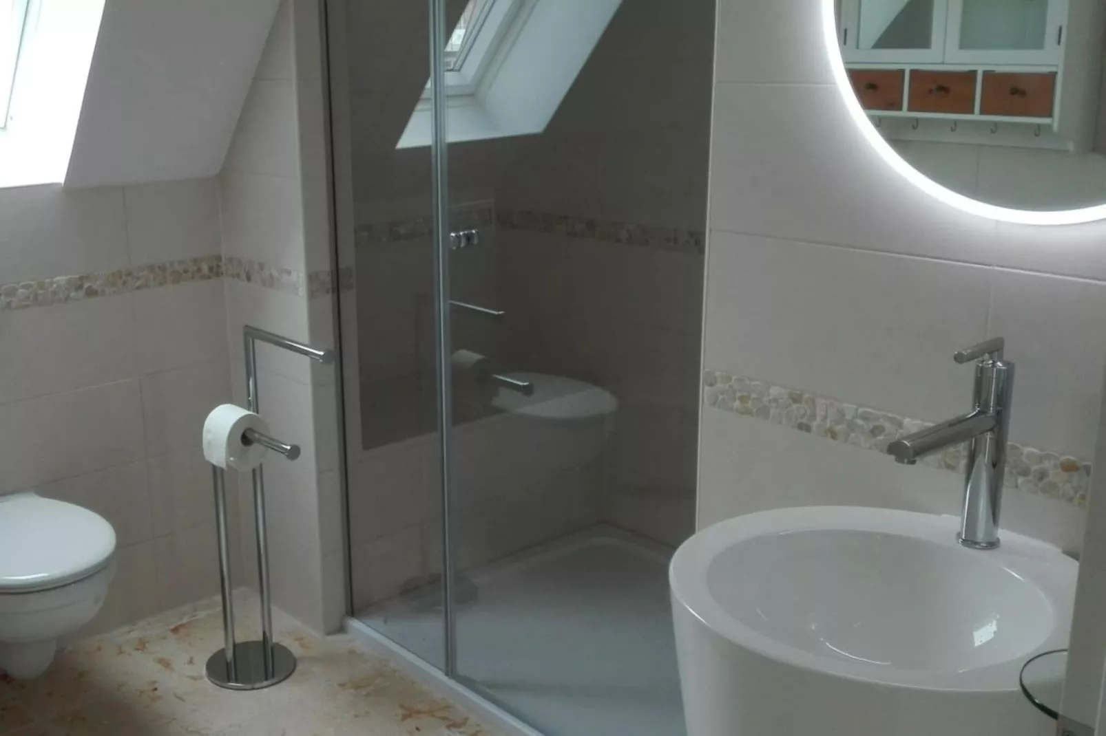 199206-Bathroom