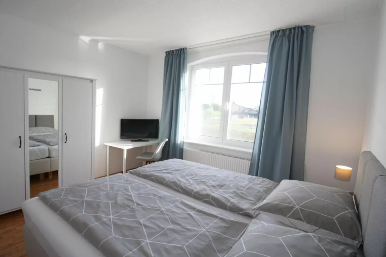 85377-Bedroom