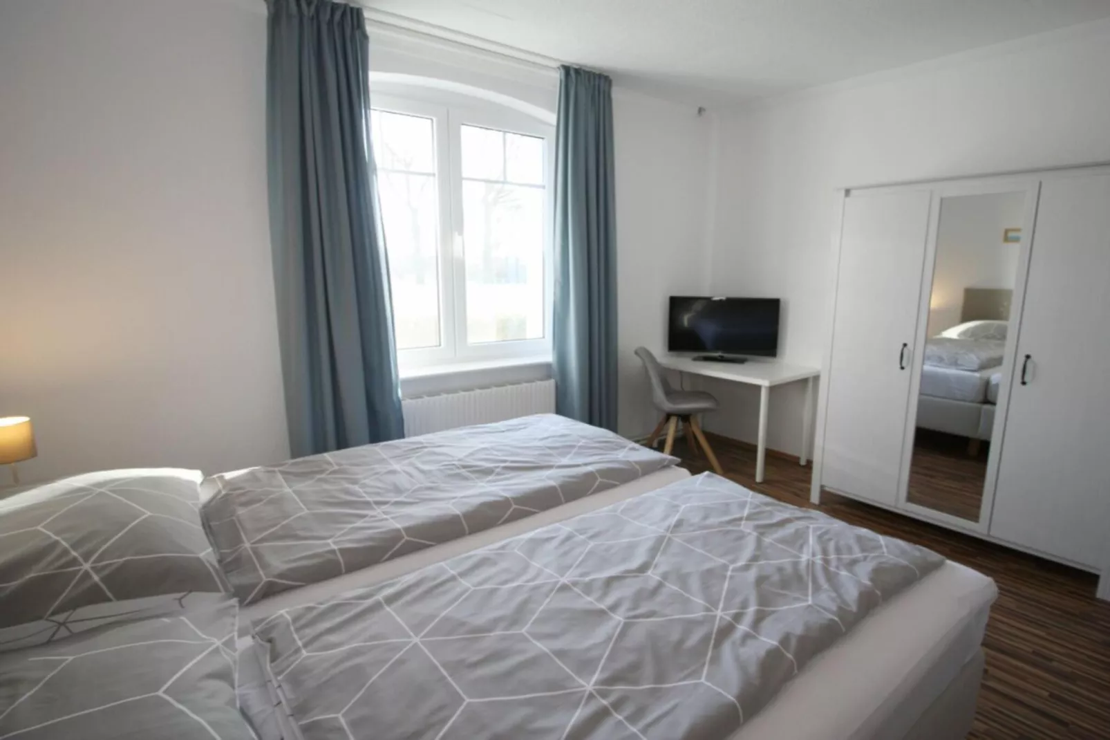 85377-Bedroom