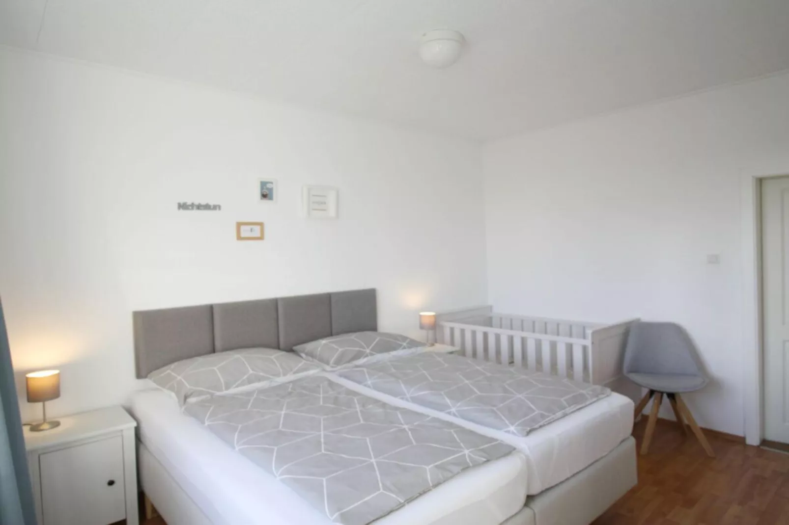 85377-Bedroom