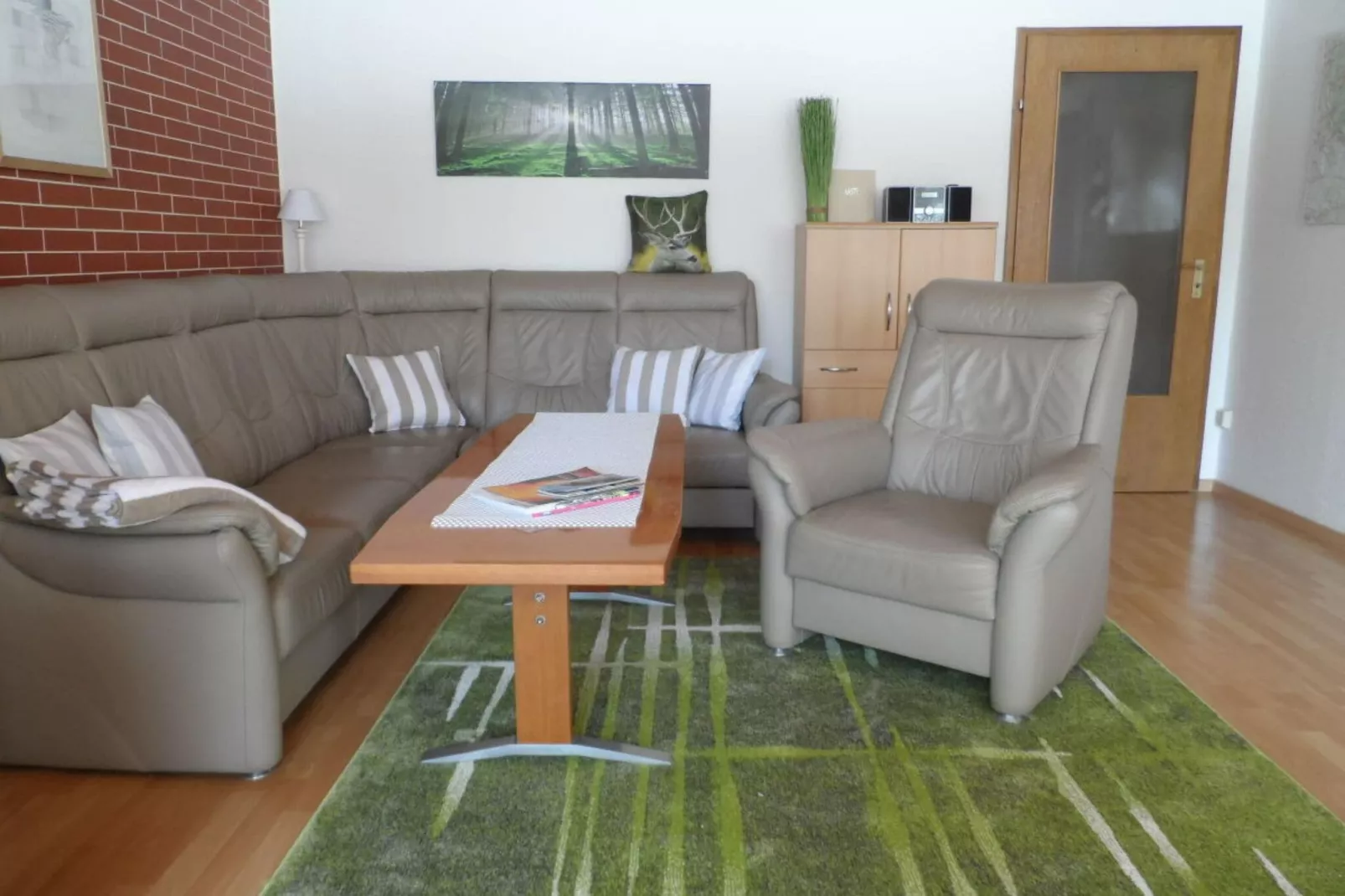 68020-Living room