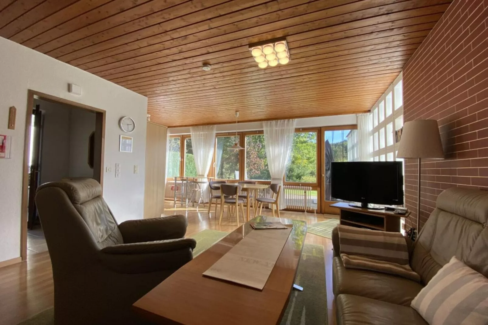 68020-Living room