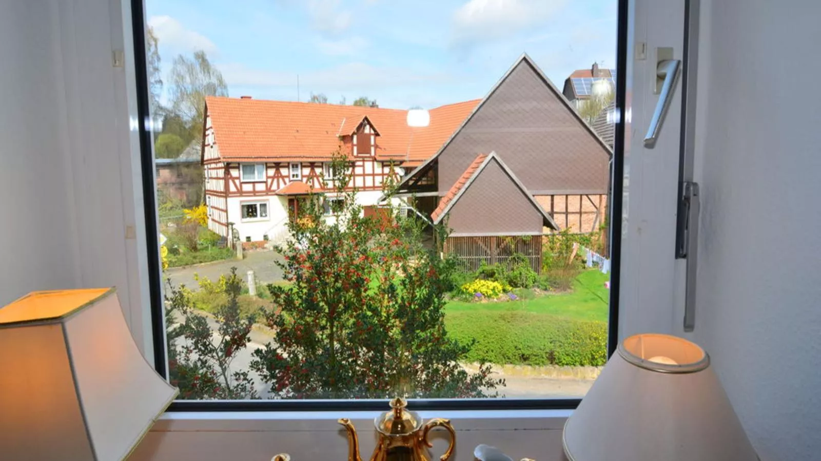Oude Pastorie en Dorpsschool Netze-Waldeck-View summer