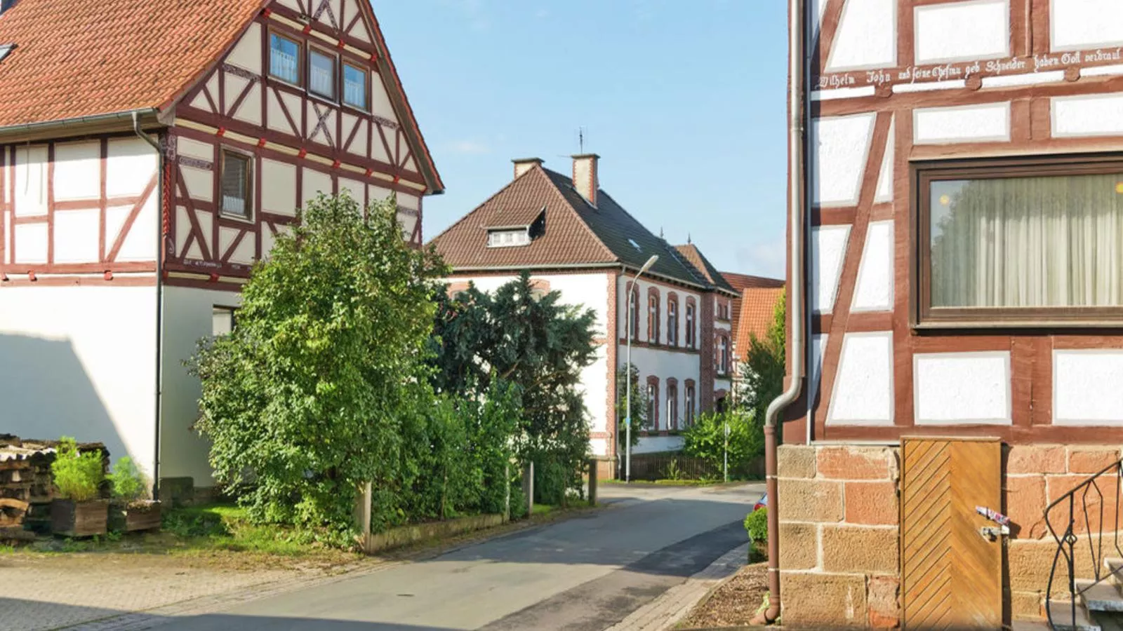 Oude Pastorie en Dorpsschool Netze-Waldeck-View summer