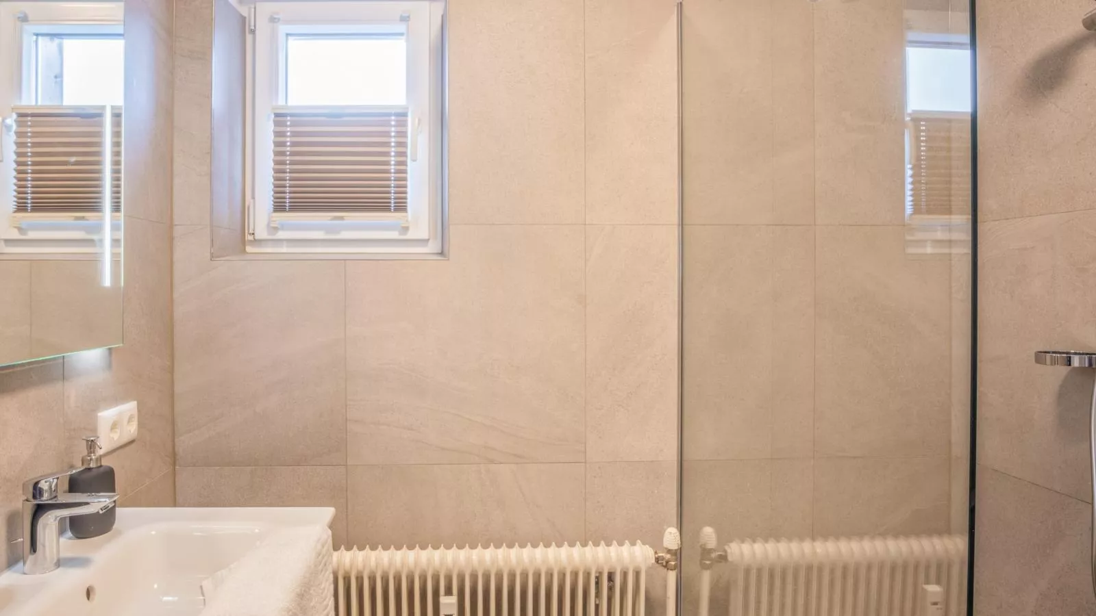 Tirola Platzl-Bathroom