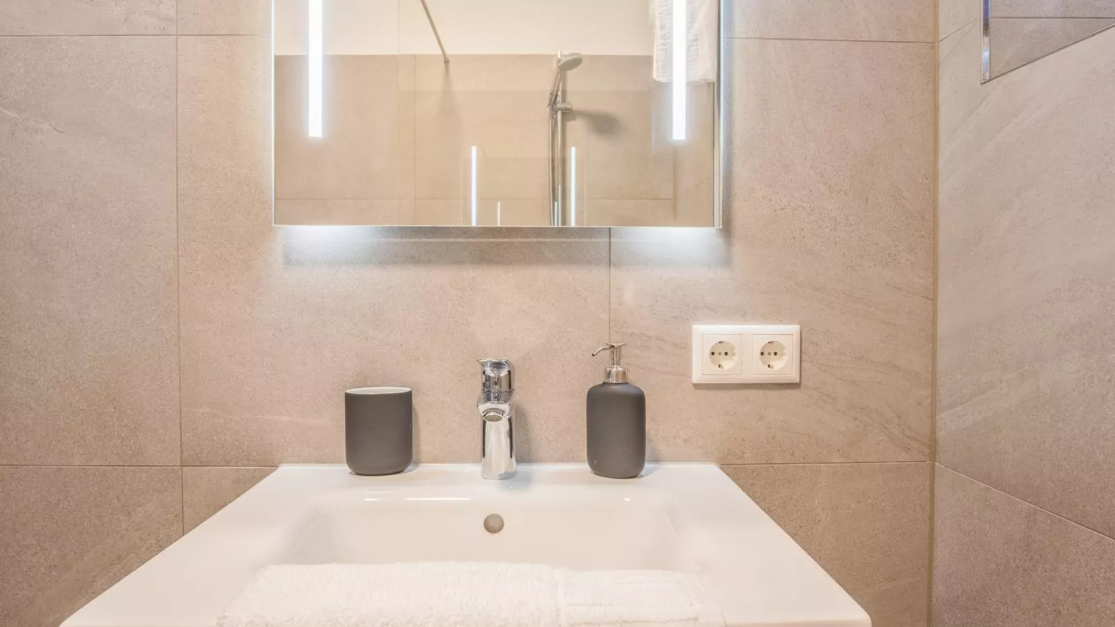 Tirola Platzl-Bathroom