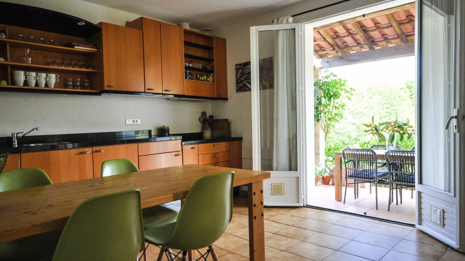Le Paradis-Dining room