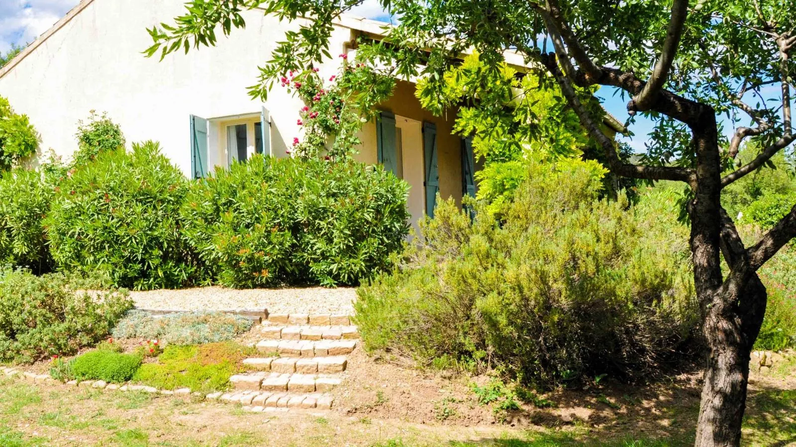 Le Paradis-Exterior summer