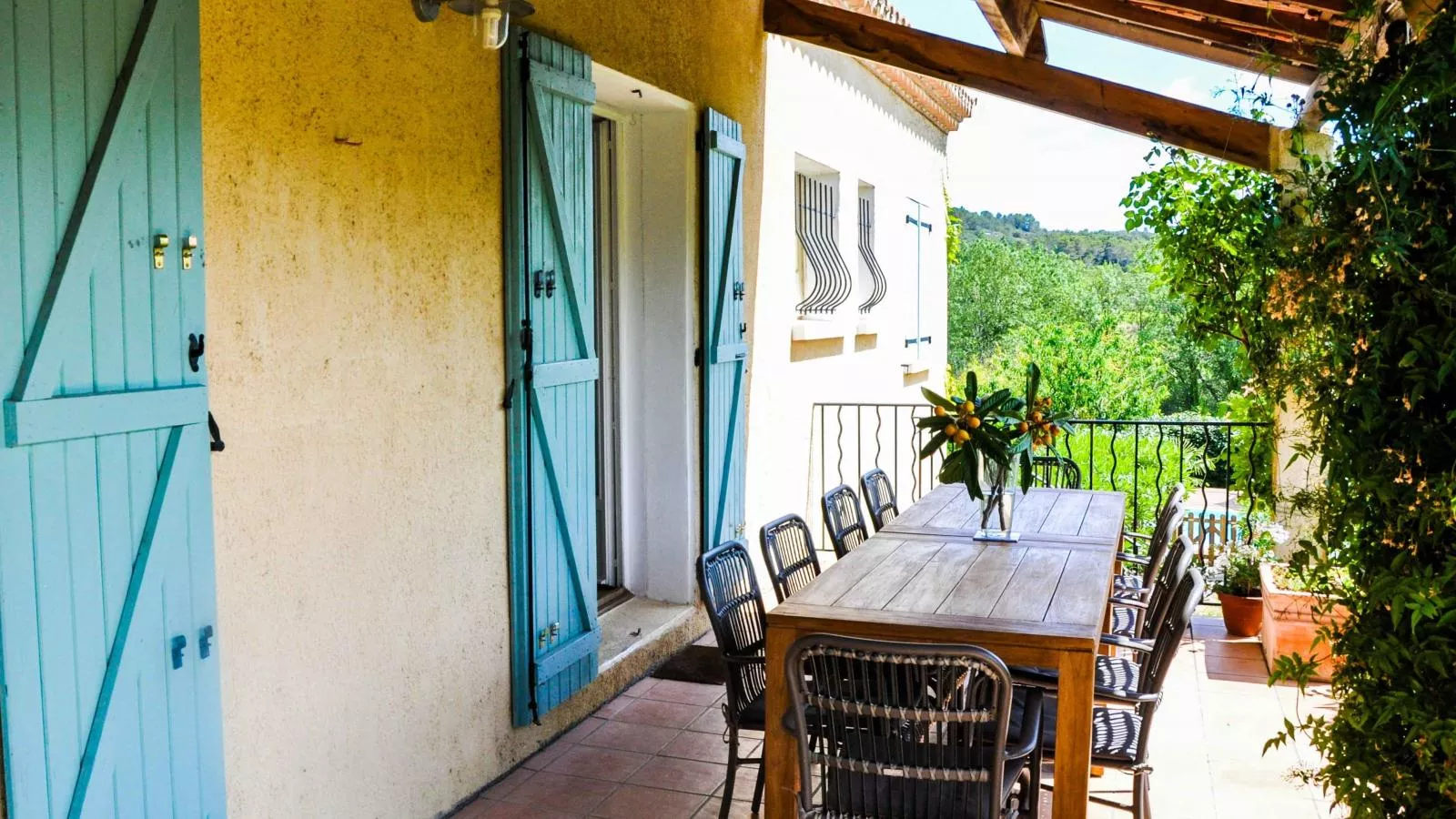 Le Paradis-Terrace balcony