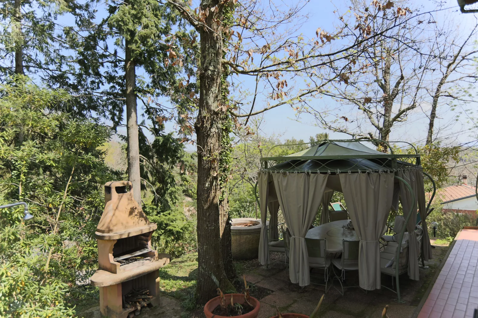 Quercia Fresia-Gardens summer