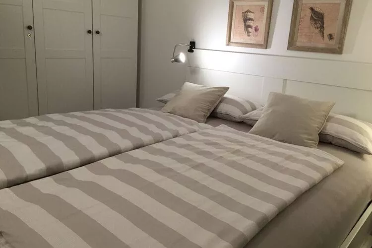446606-Bedroom