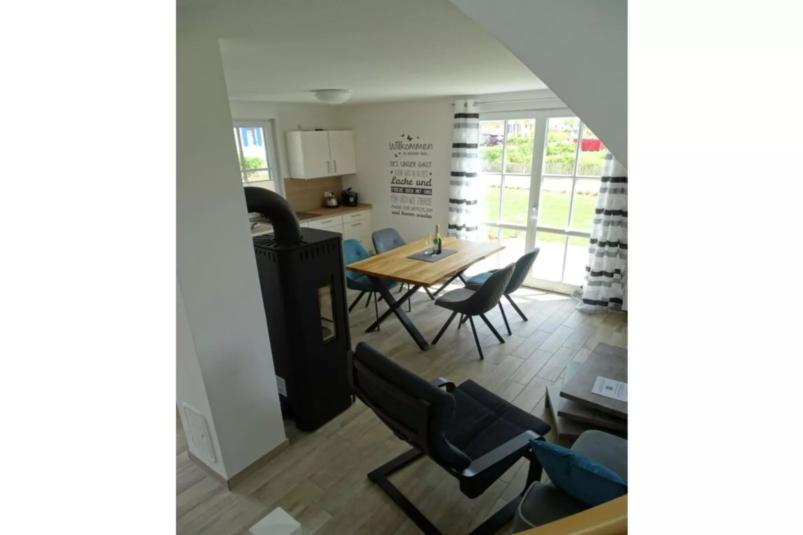 292834-Dining room