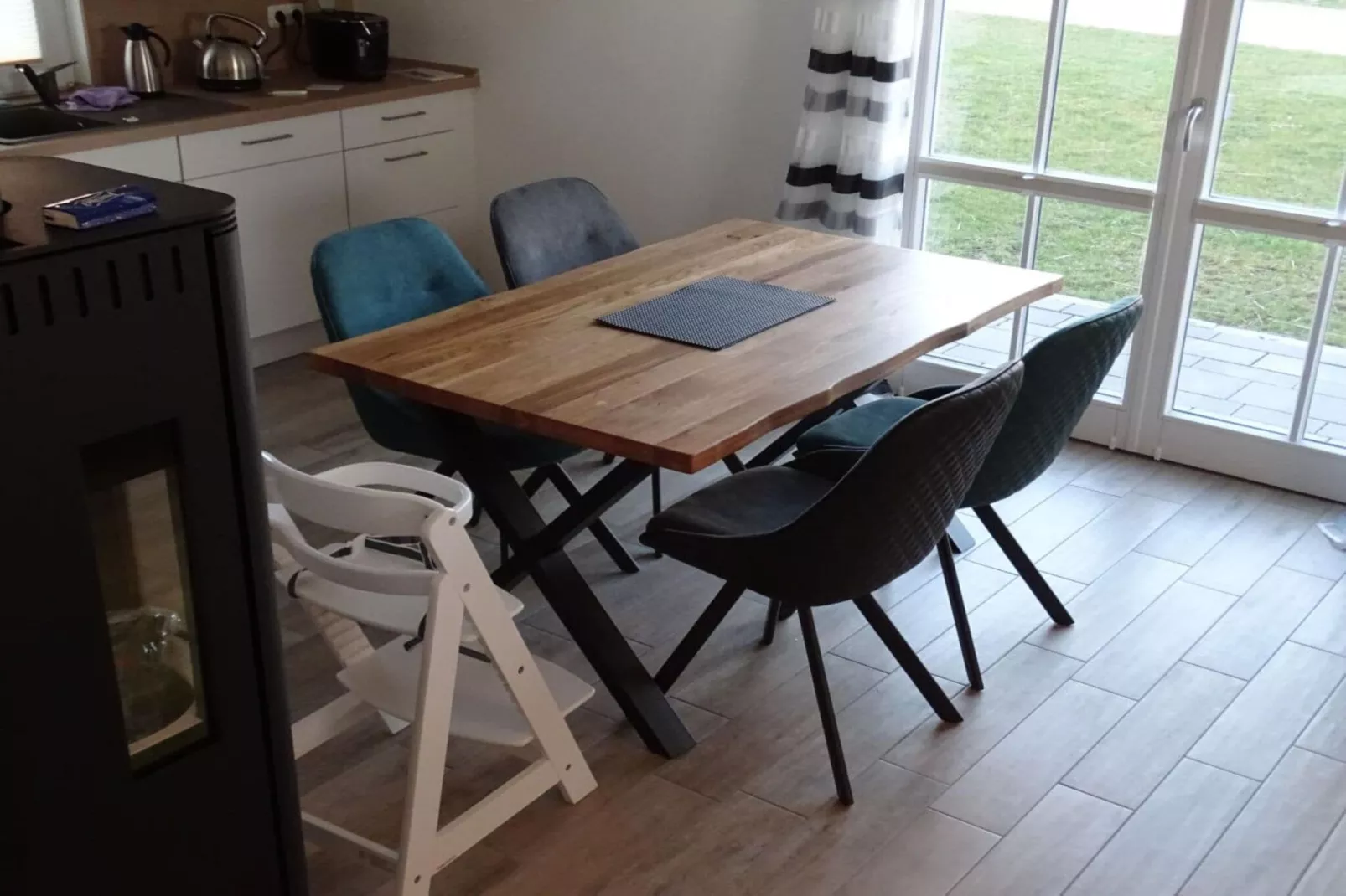 292834-Dining room