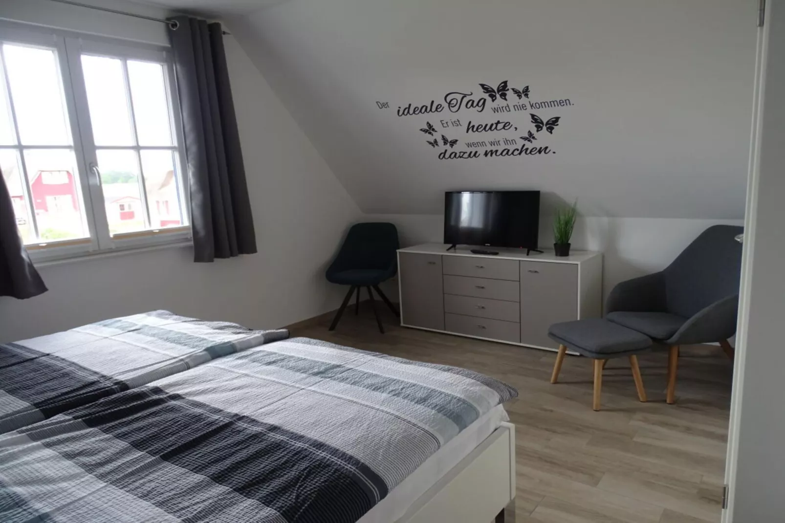 292834-Bedroom