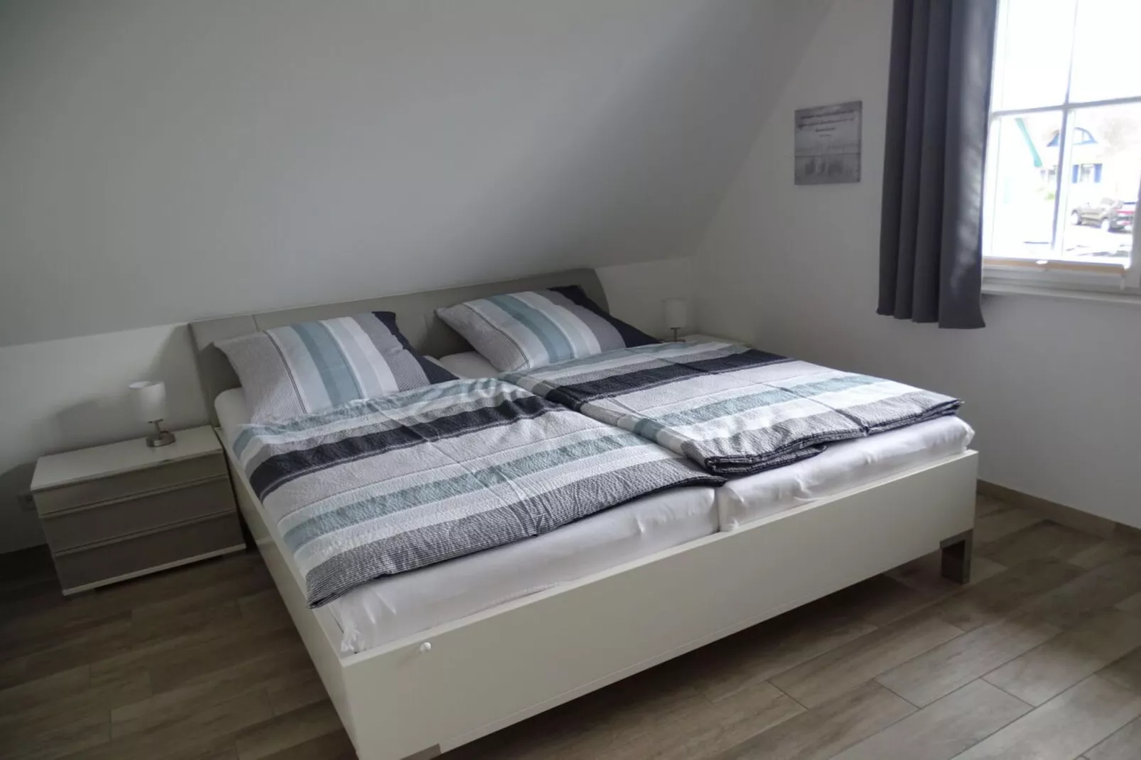 292834-Bedroom