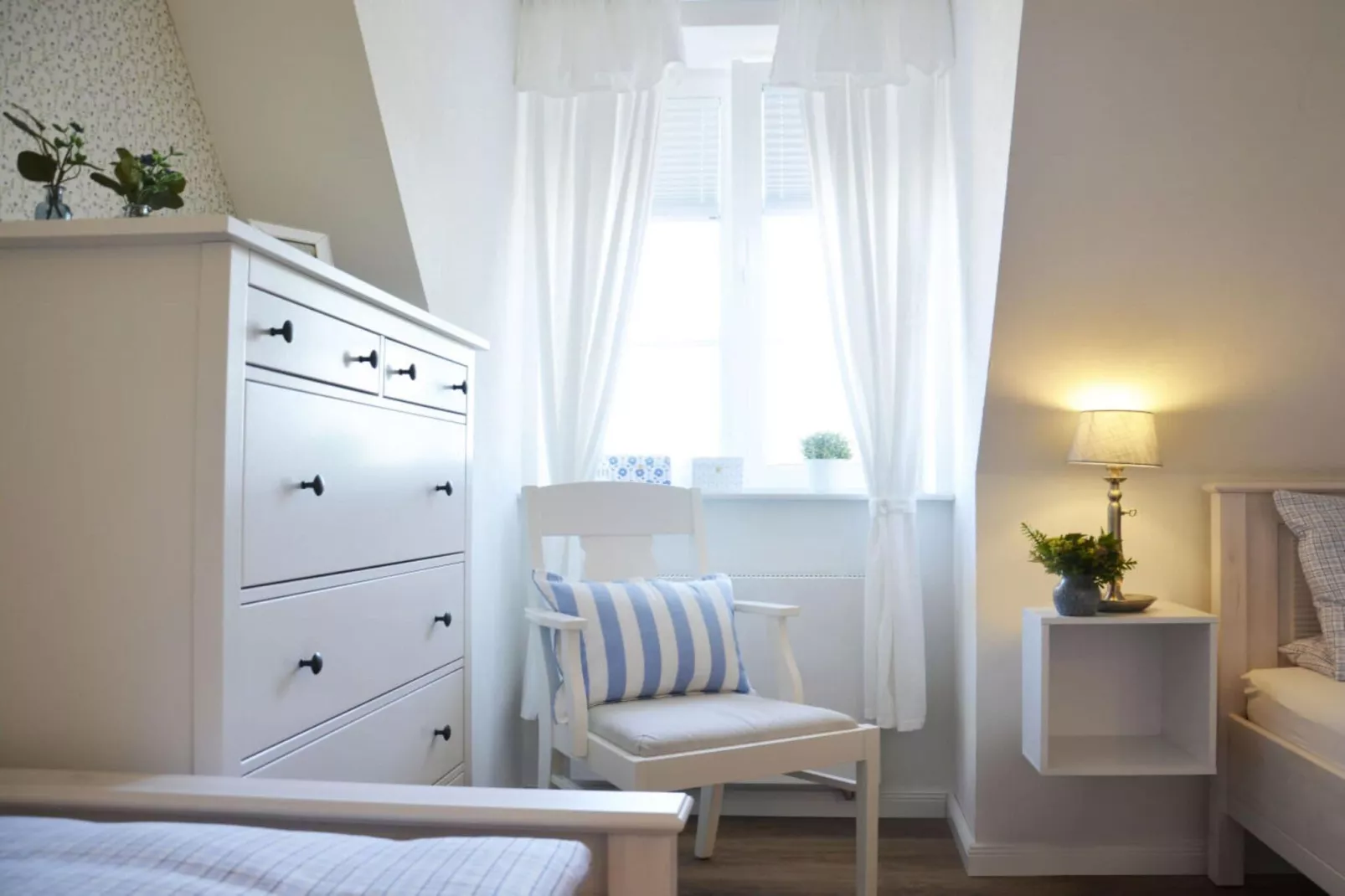 296937-Bedroom