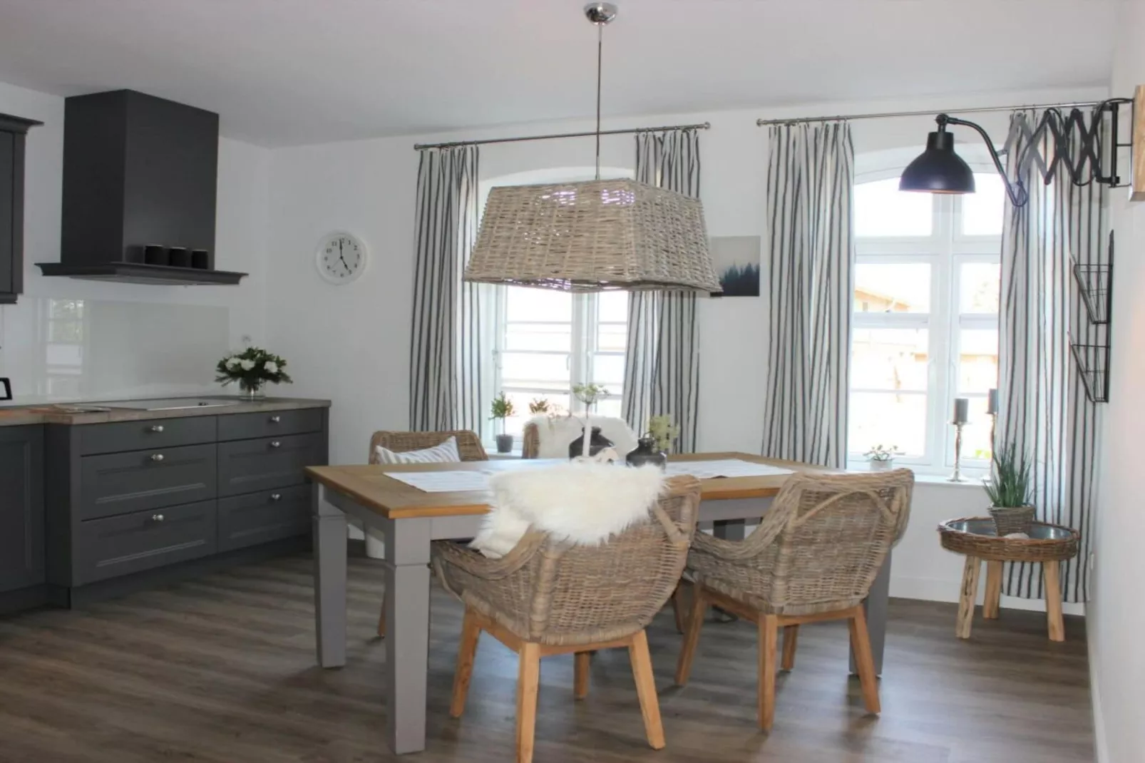296935-Dining room
