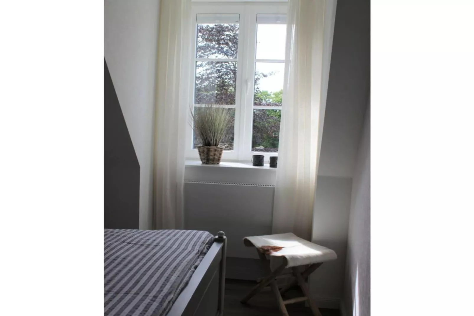 296935-Bedroom